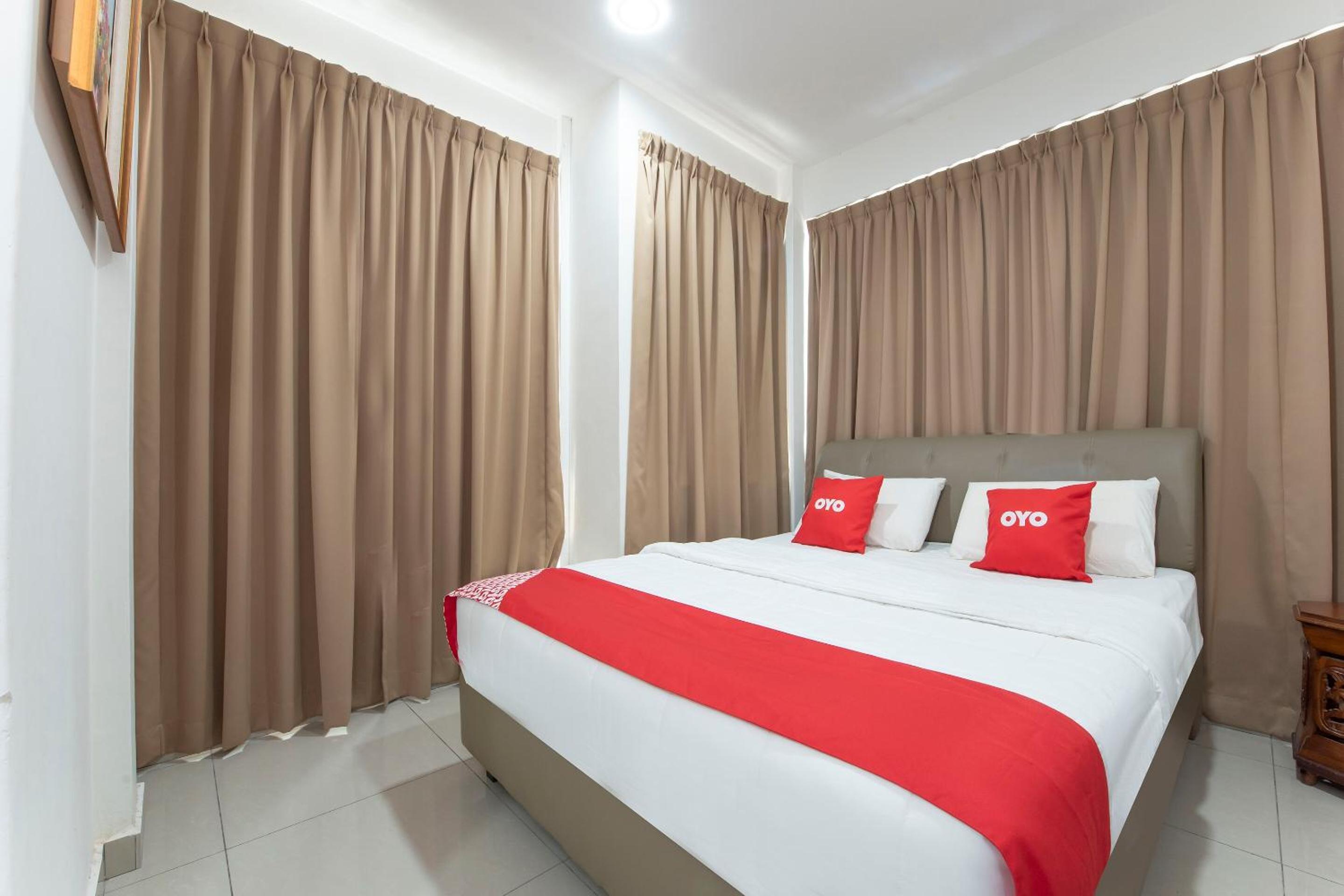 Deluxe King Room - Photo 4