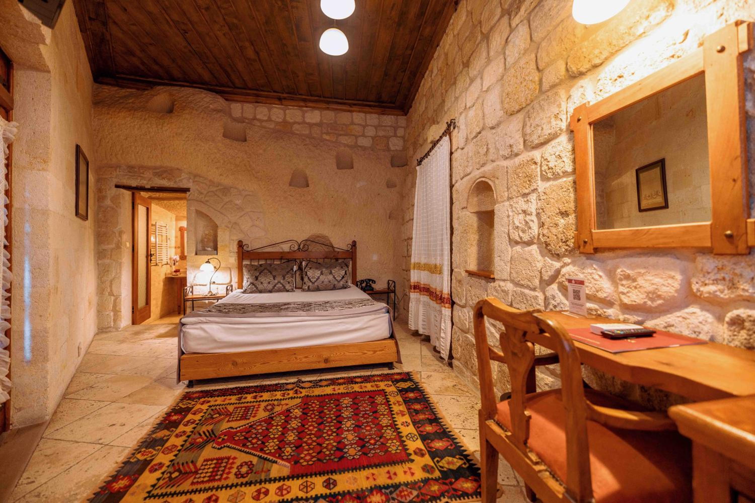 Classic Double or Twin Cave Room - Photo 12