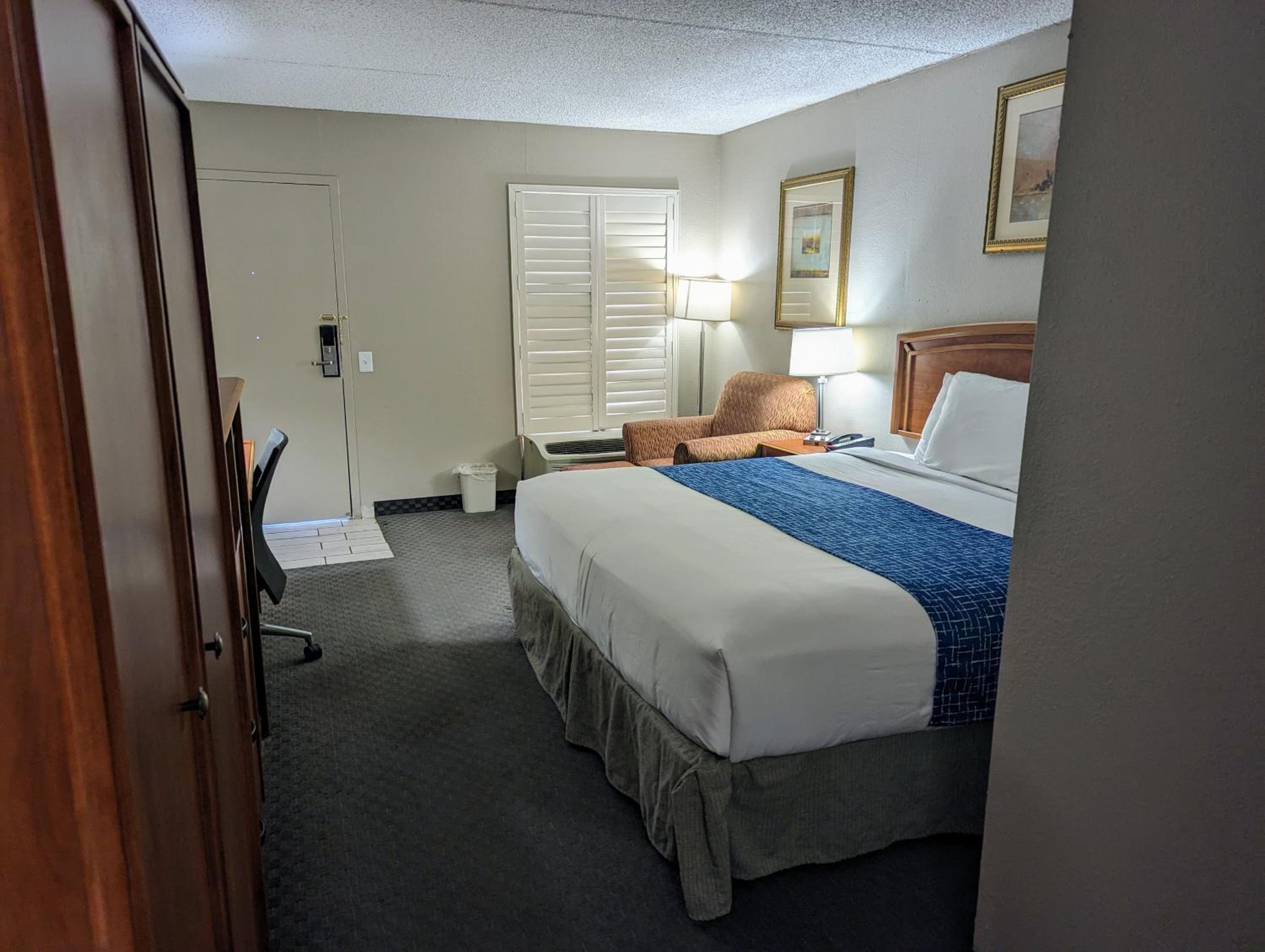 Queen Room - Disability Access - Non-Smoking - Photo 6