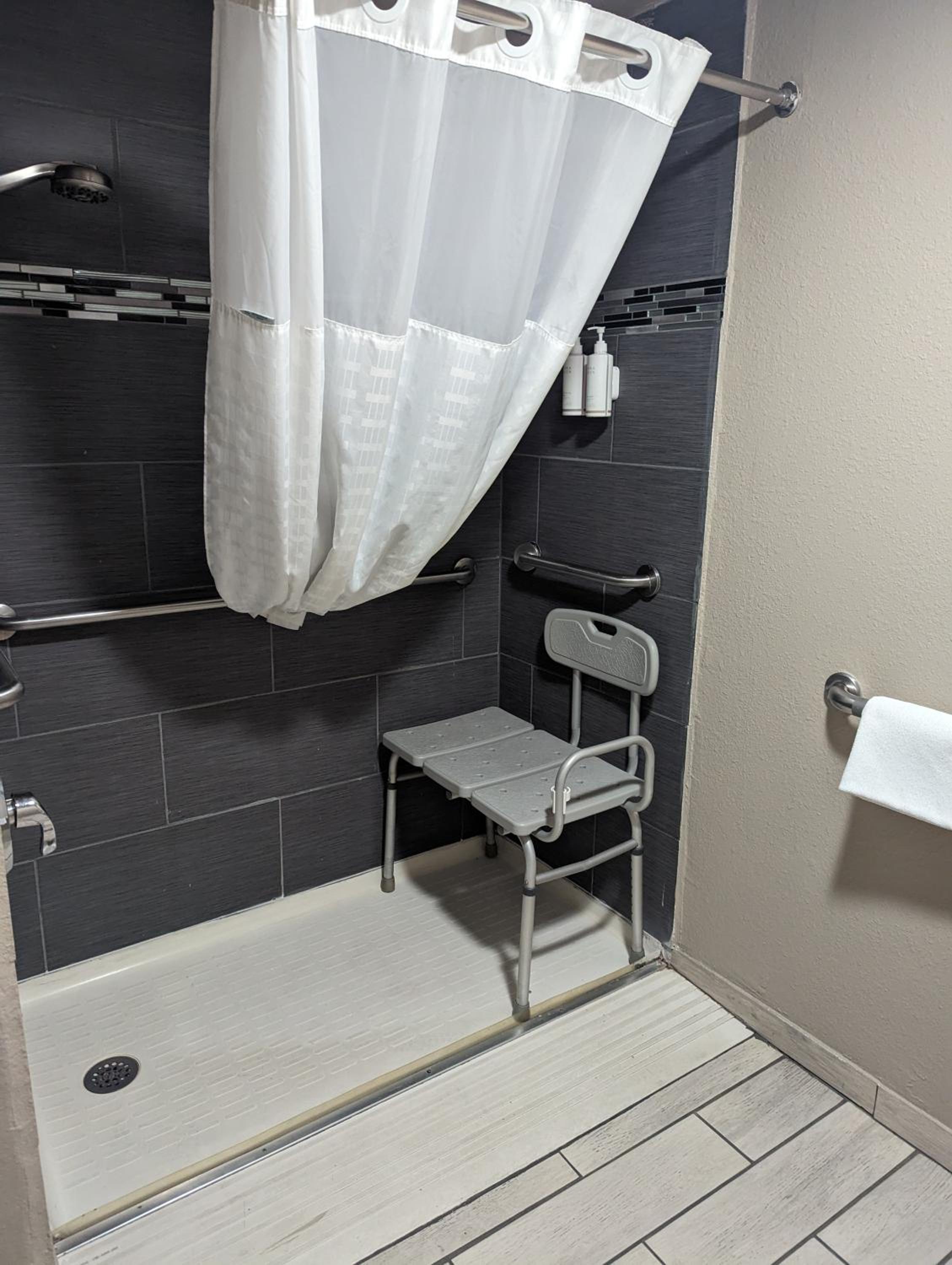 Queen Room - Disability Access - Non-Smoking - Photo 2