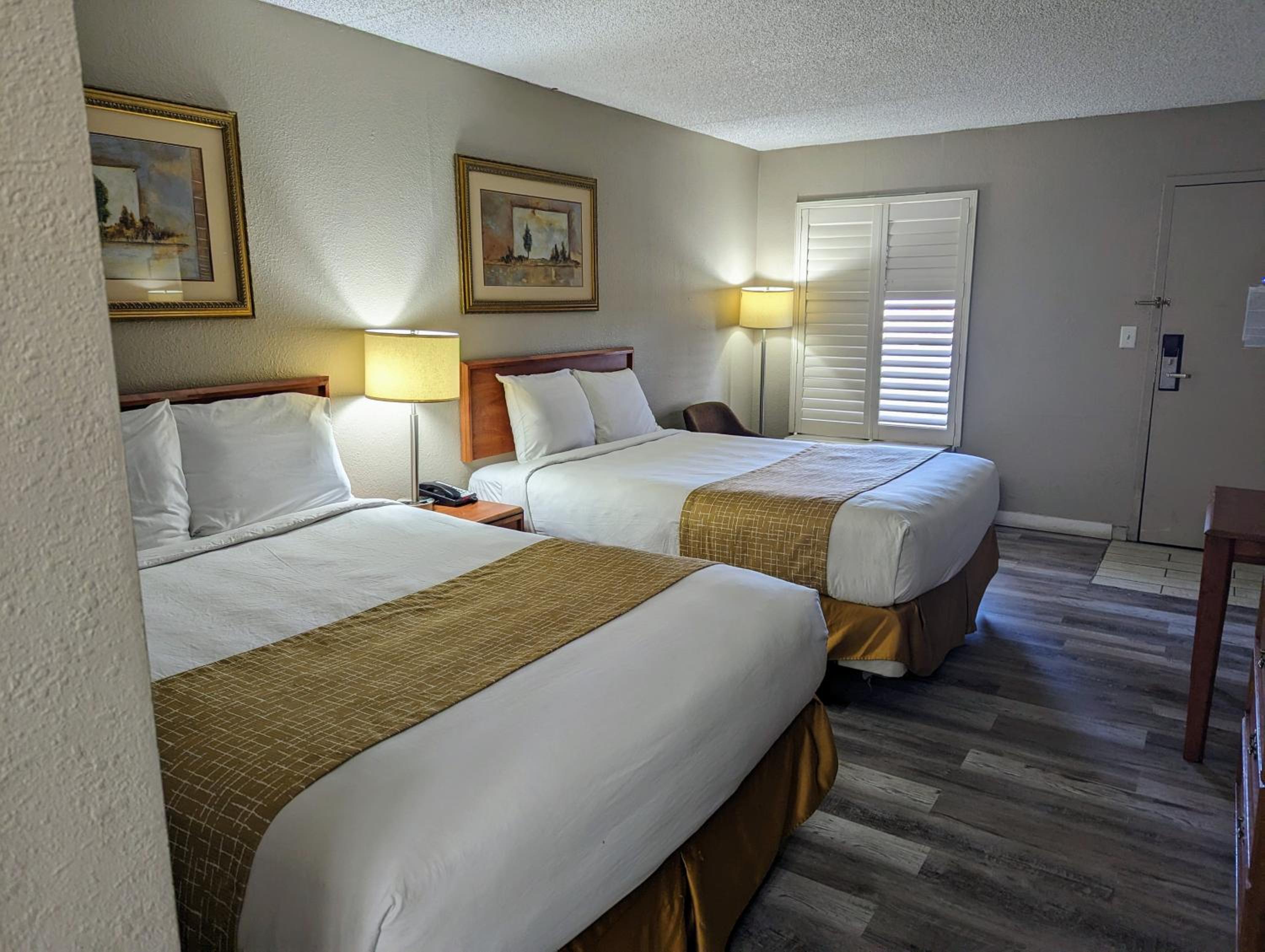 Double Room with Two Double Beds - Non-Smoking - Photo 5