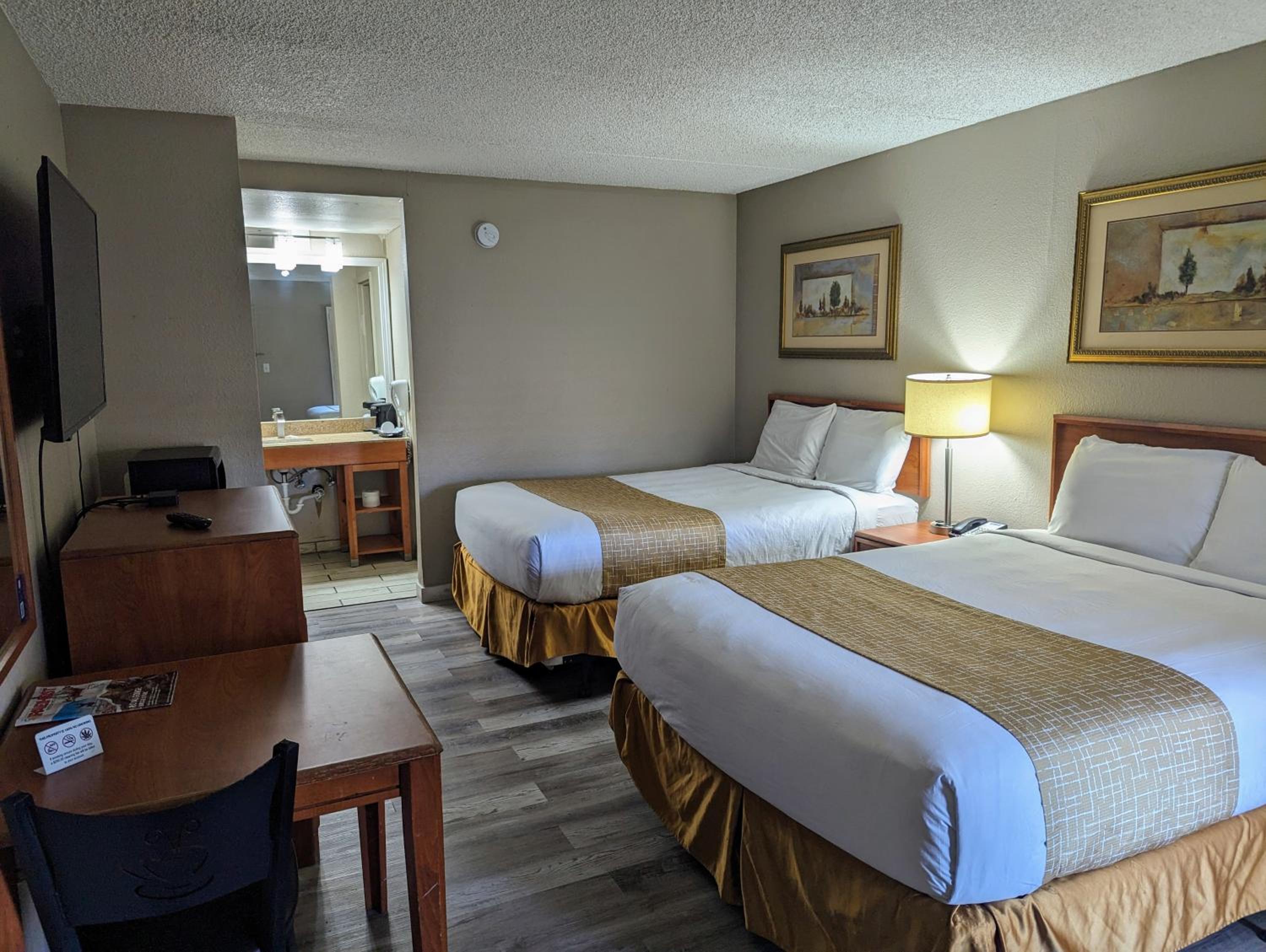 Double Room with Two Double Beds - Non-Smoking - Photo 4