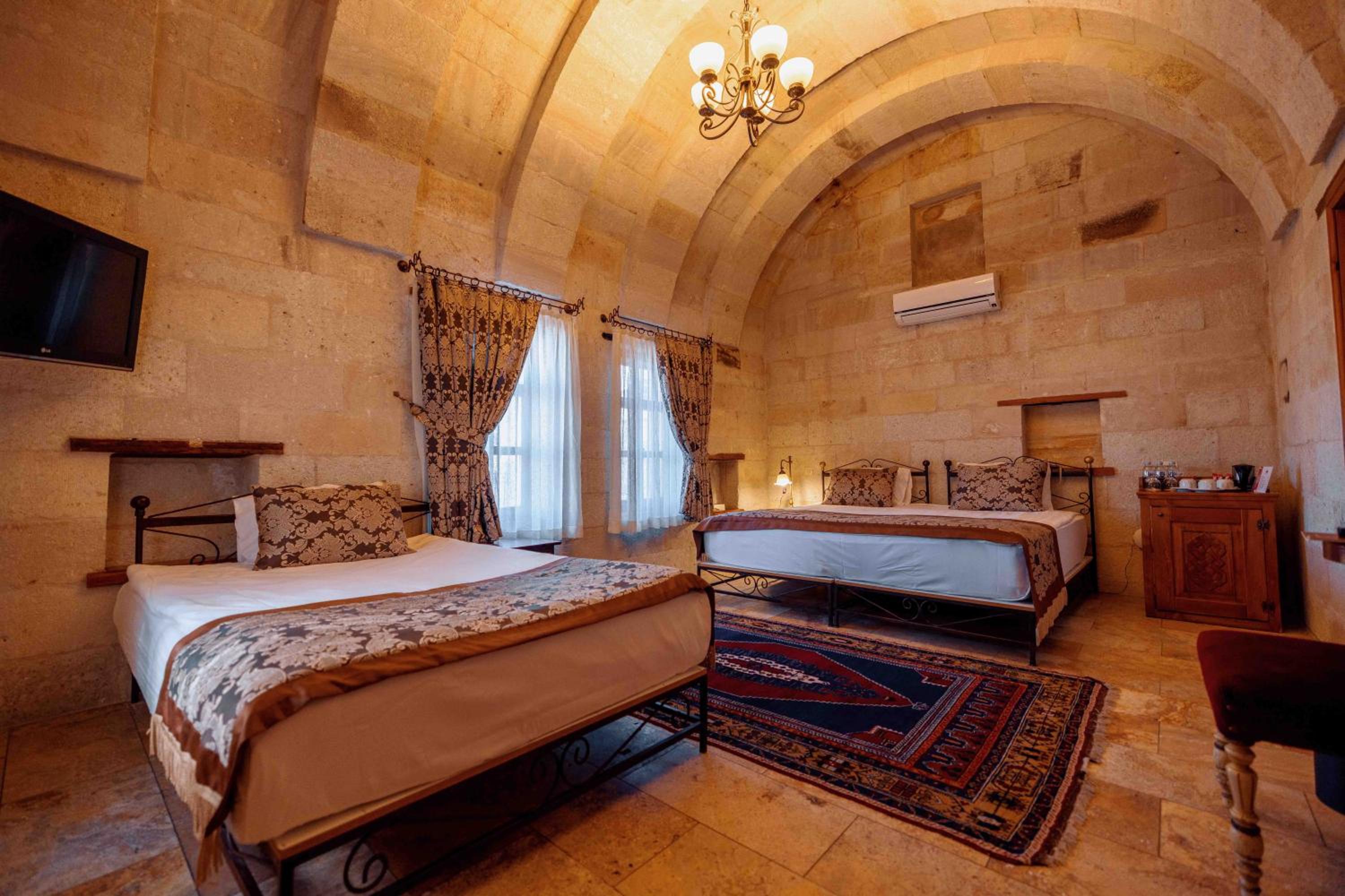 Deluxe Room - Photo 2