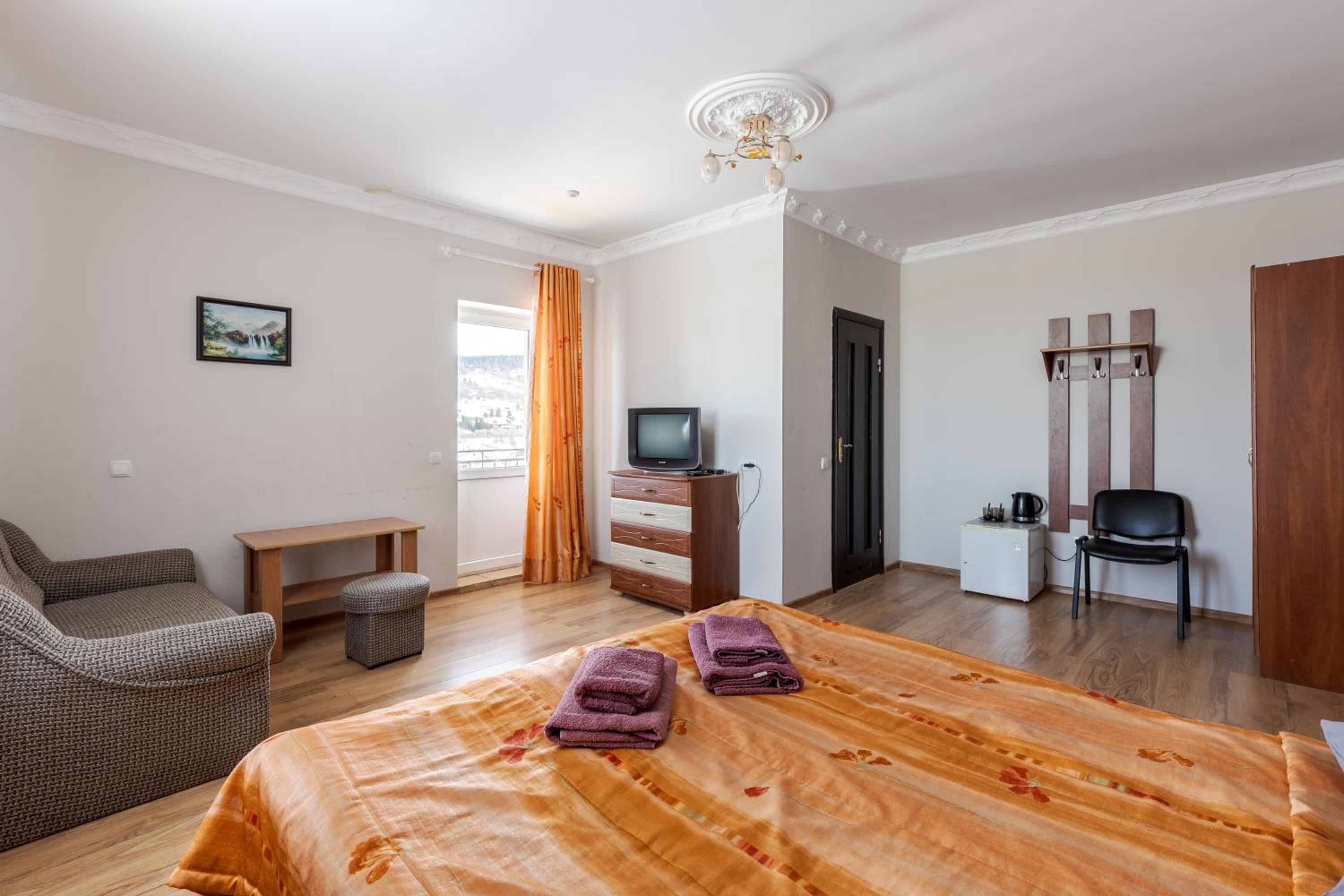 Deluxe Double Room with Balcony photo 3