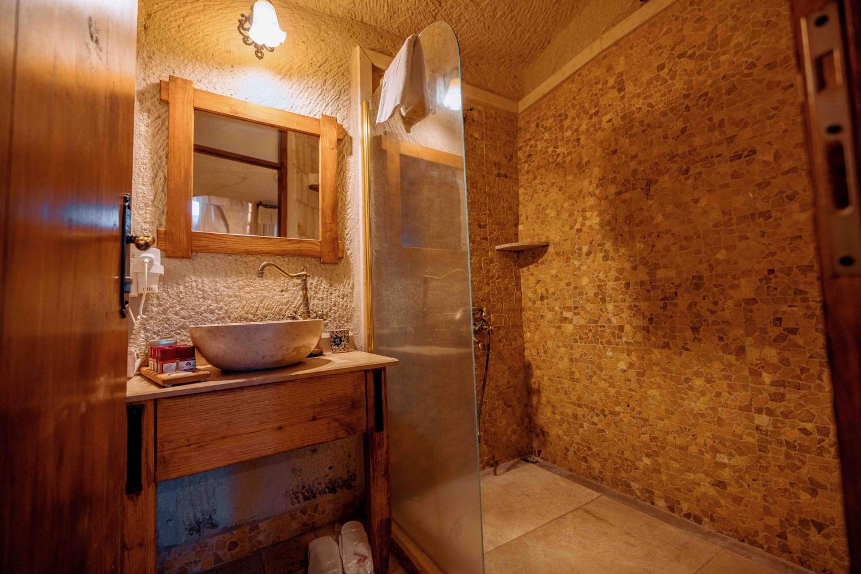 Deluxe Room - Photo 7