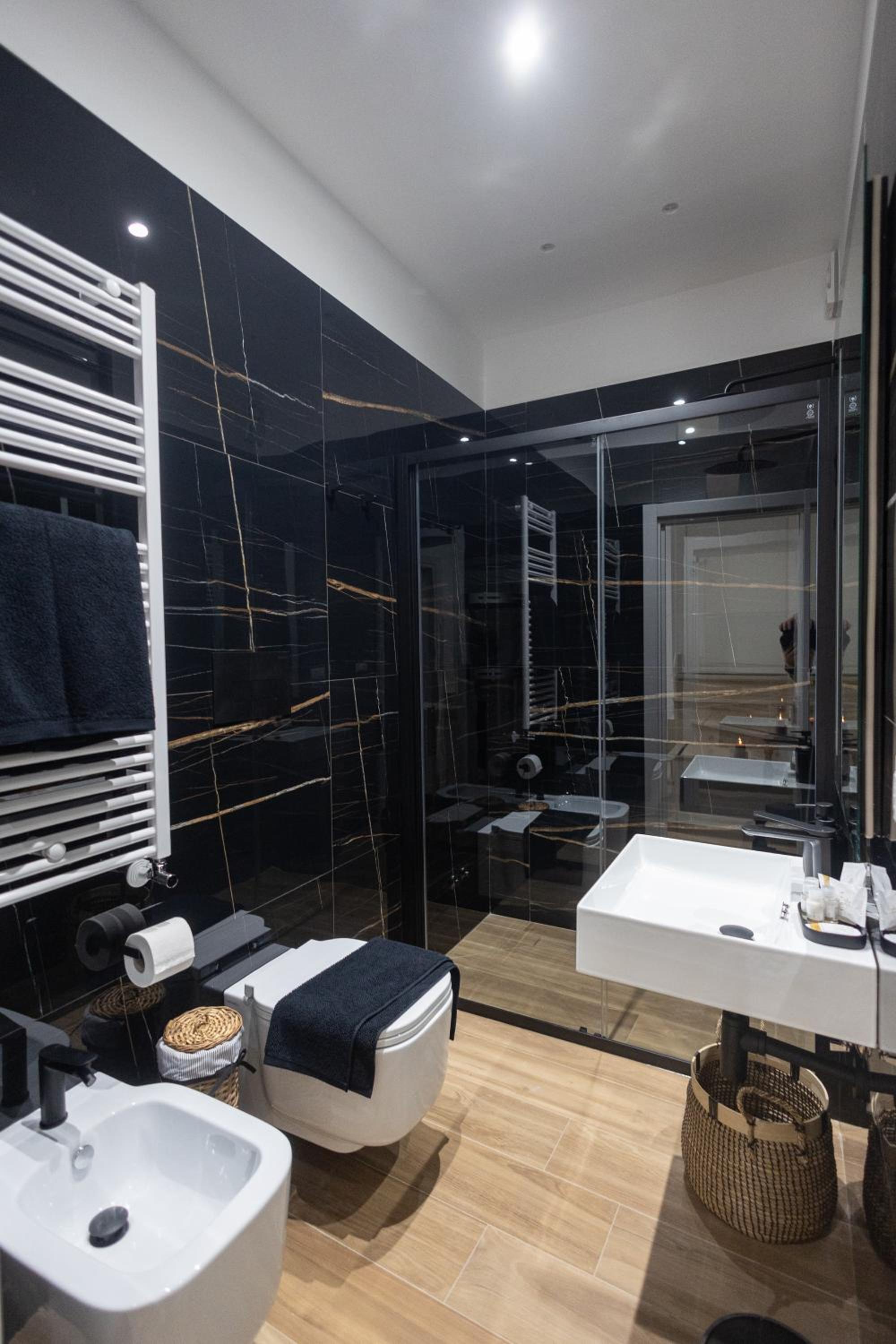 Queen Room with Spa Bath photo 2