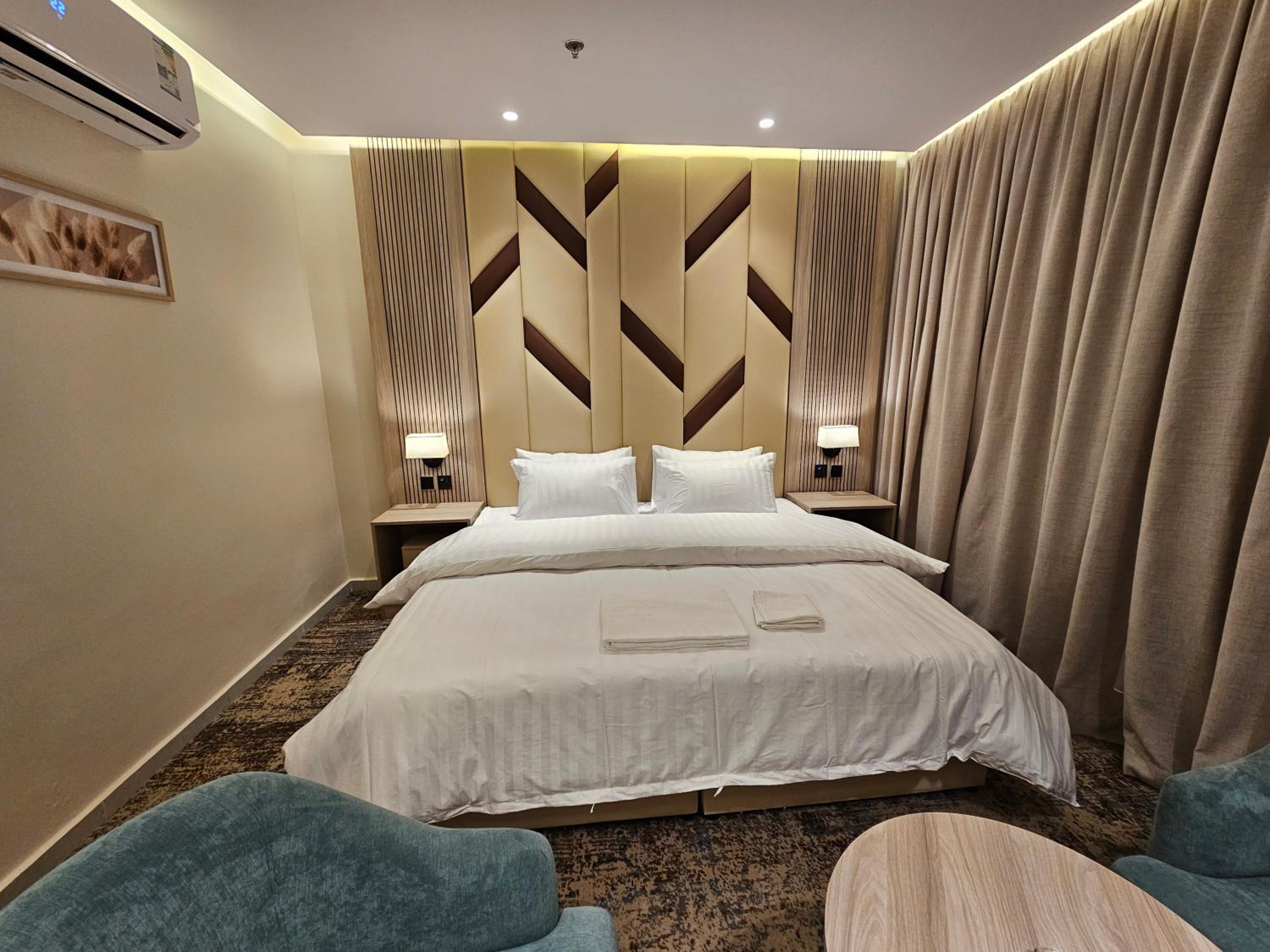 Deluxe Double Room with Side Sea View