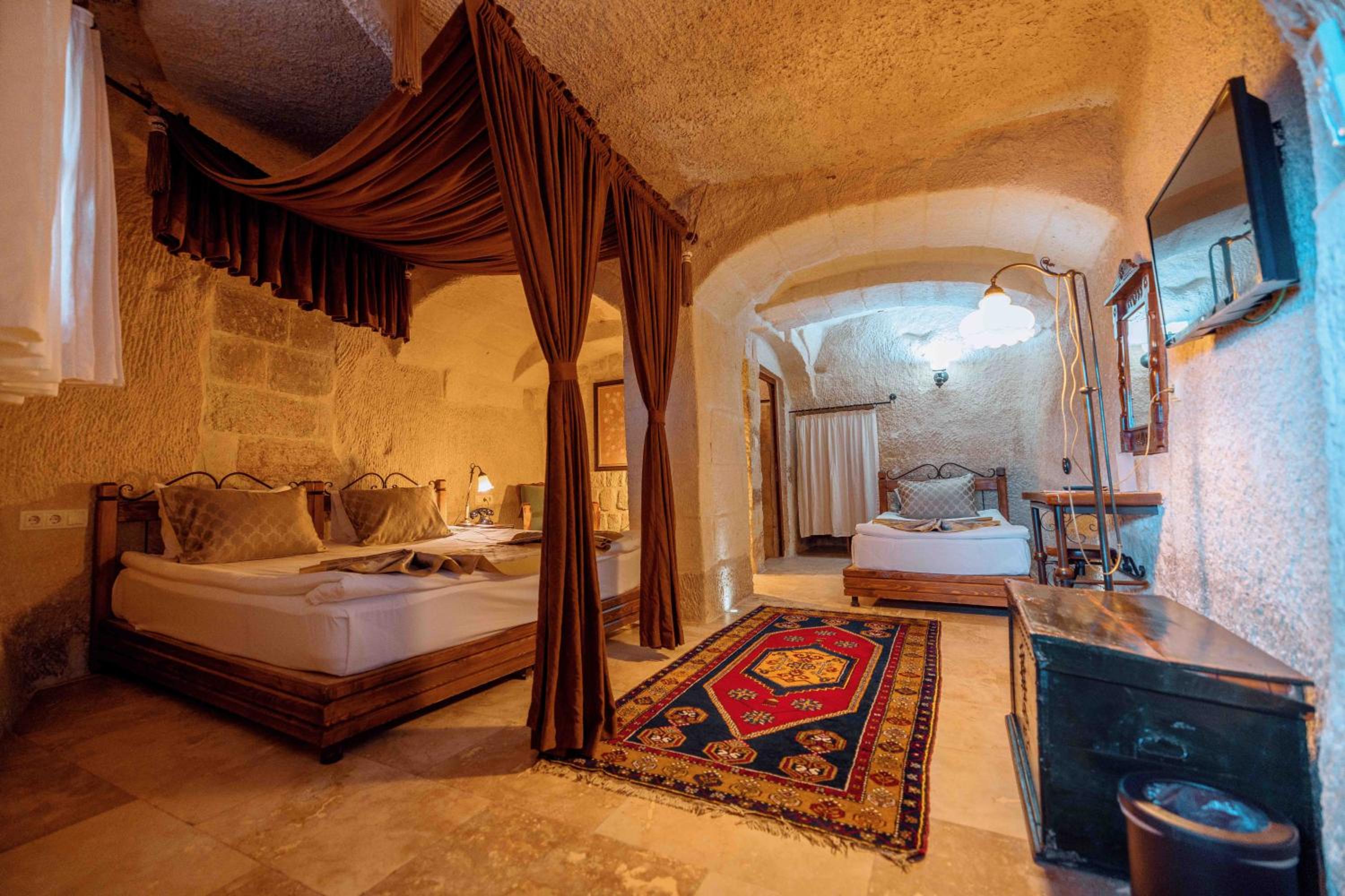 Deluxe Room - Photo 5