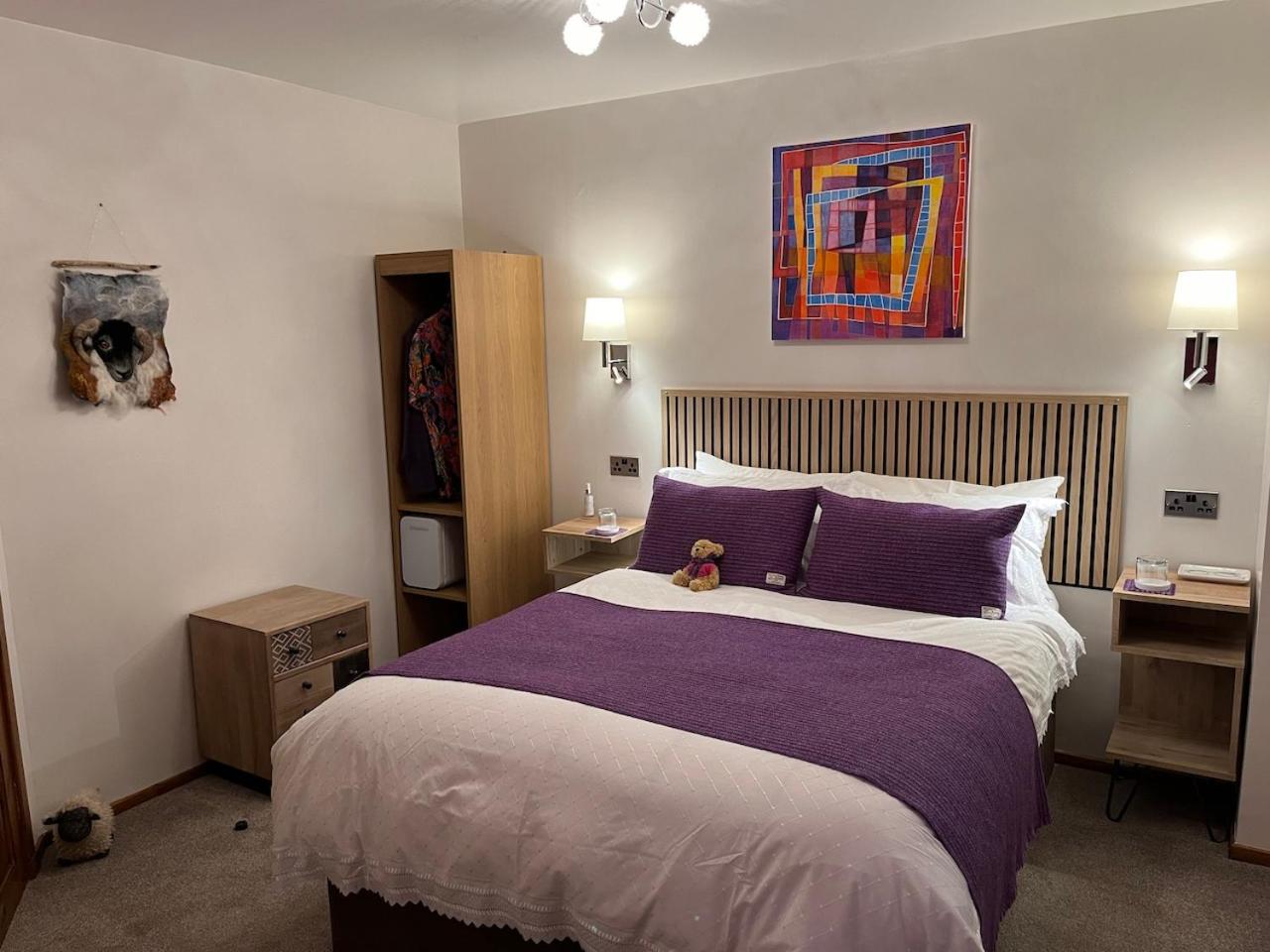 Small Double Room with External Private Bathroom photo 3