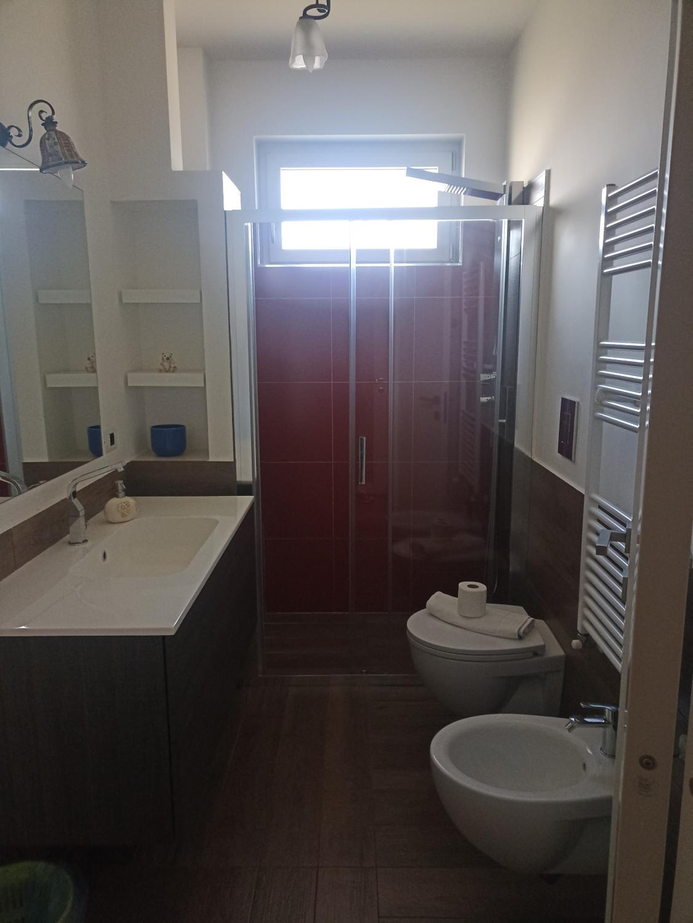 Deluxe King Room - Photo 11