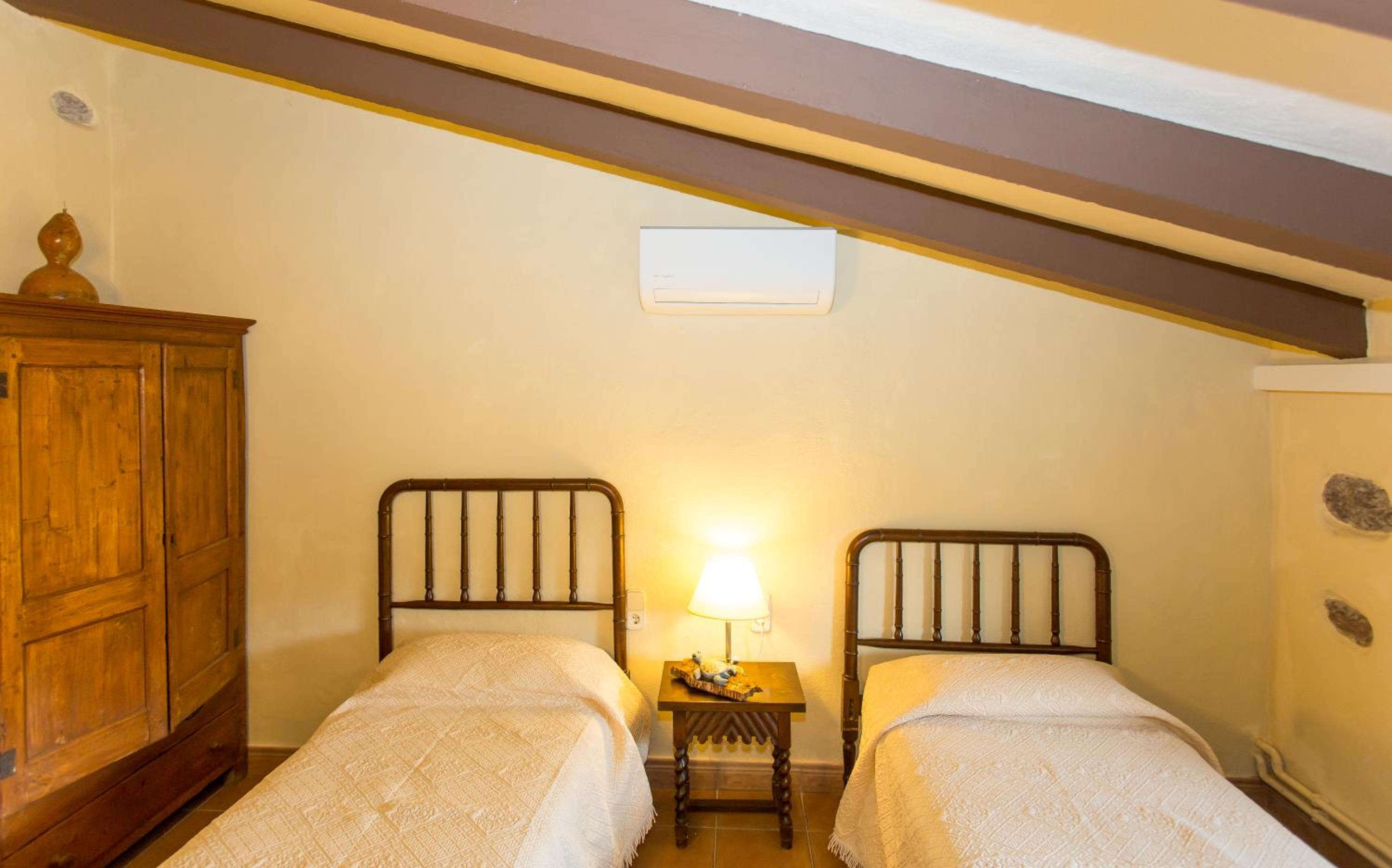 Double or Twin Room with Private Bathroom photo 3