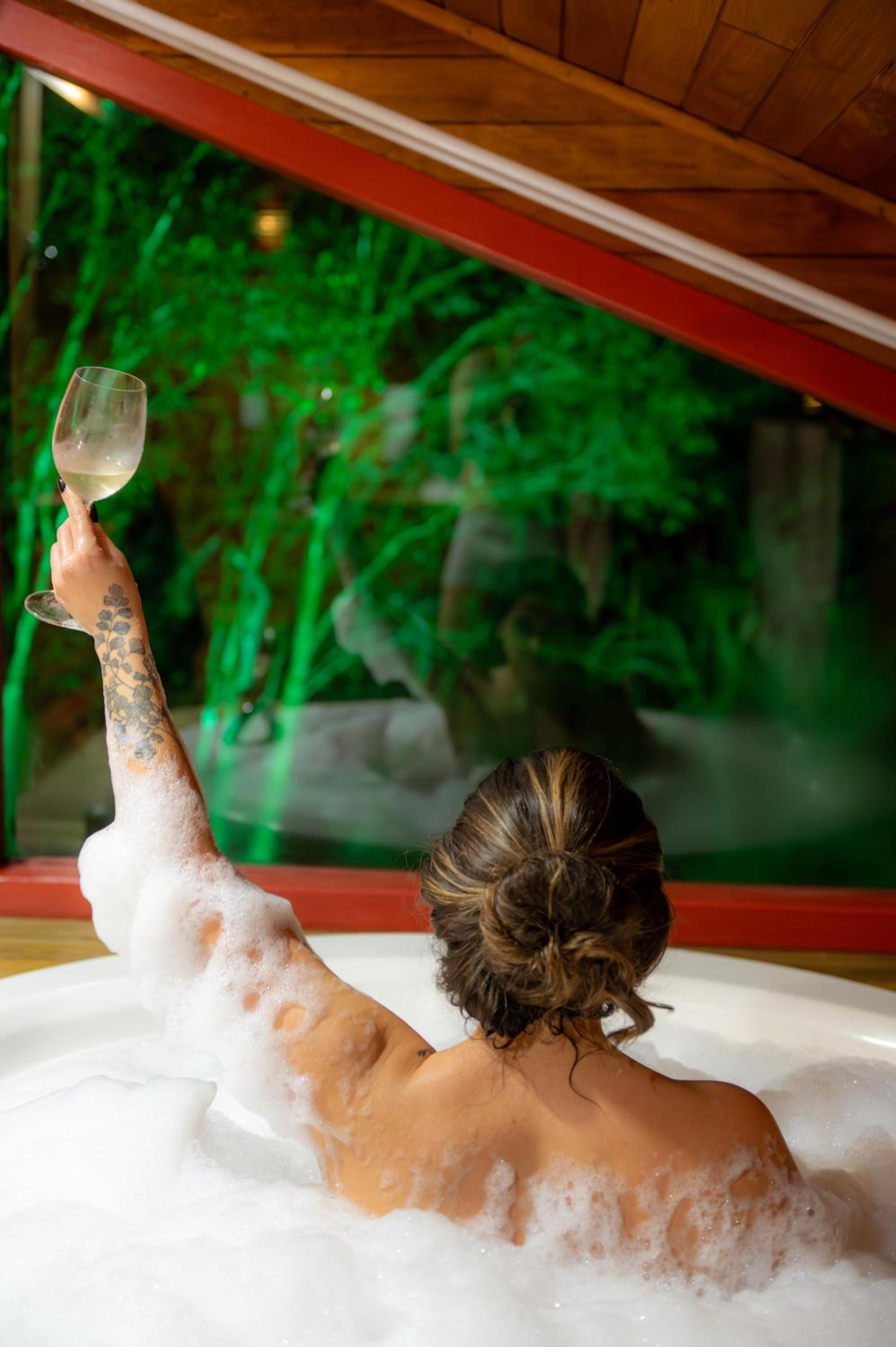 Chalet with Spa Bath  - Photo 11