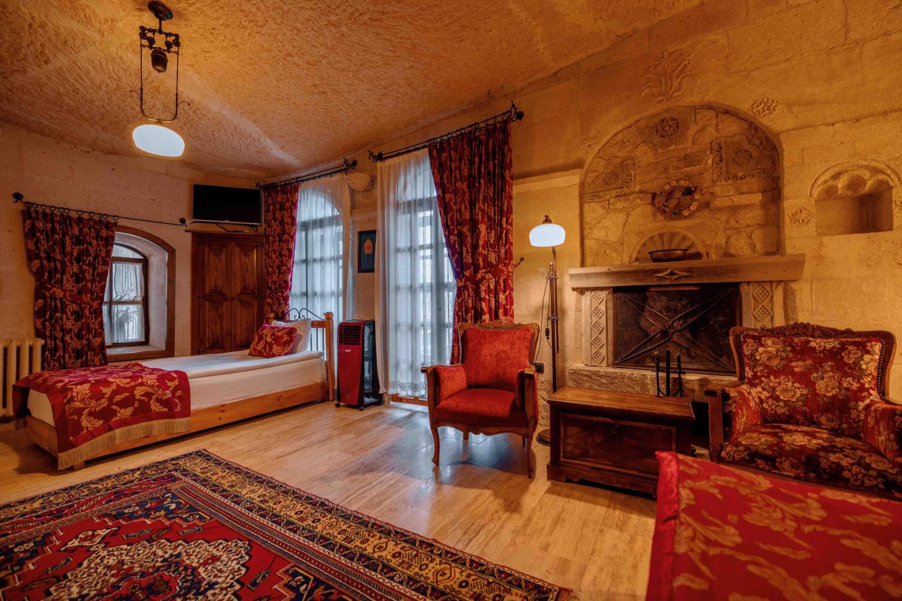 Cave Suite - Photo 8