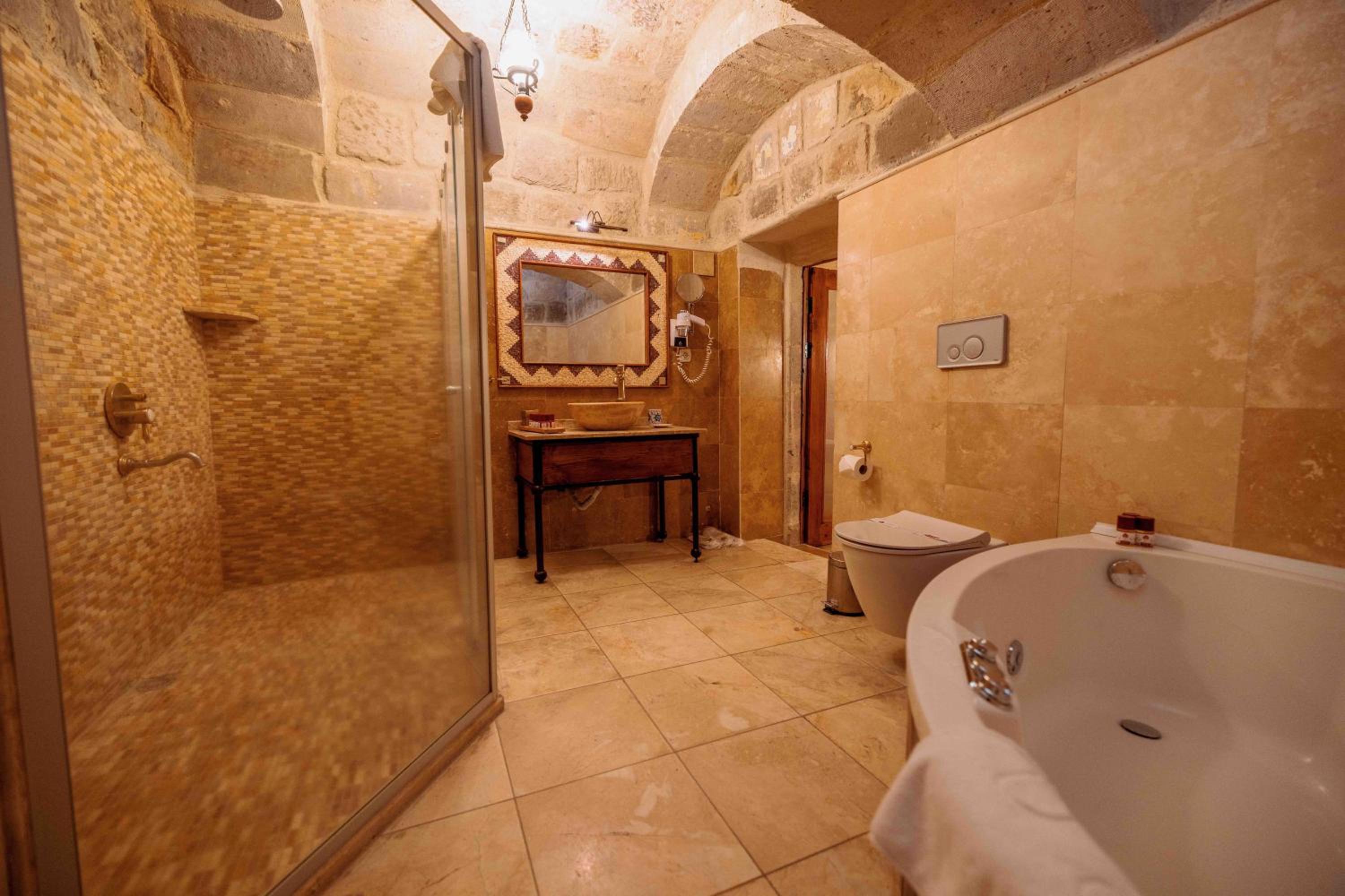 Cave Suite - Photo 13