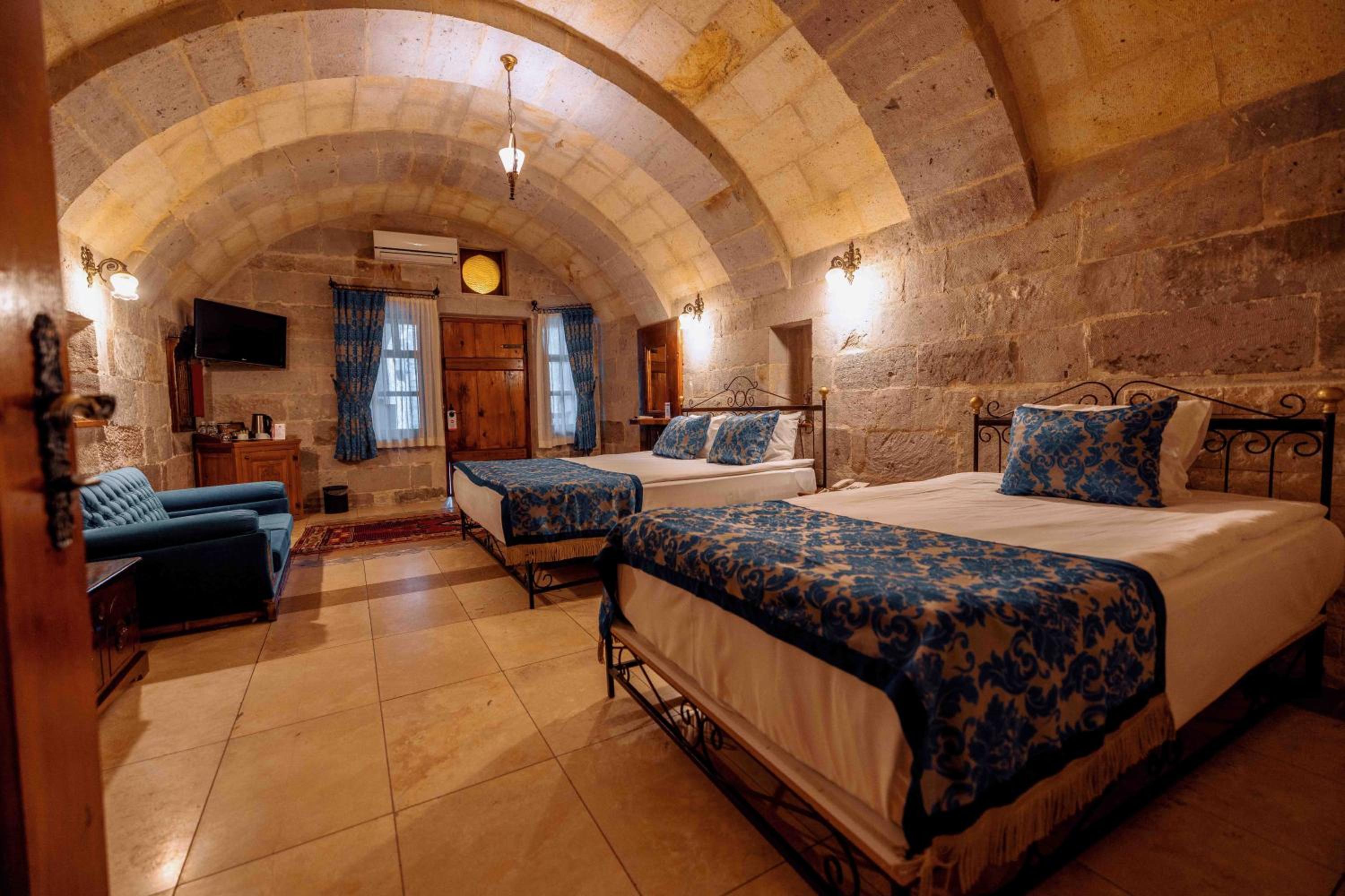Cave Suite - Photo 14