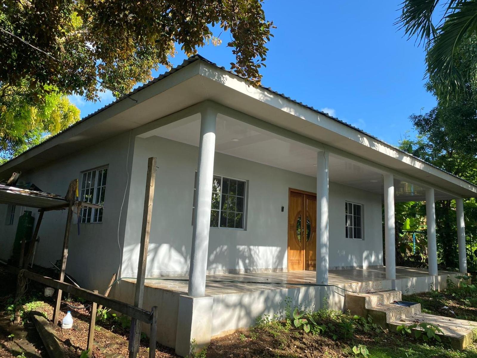 Three-Bedroom House photo 3