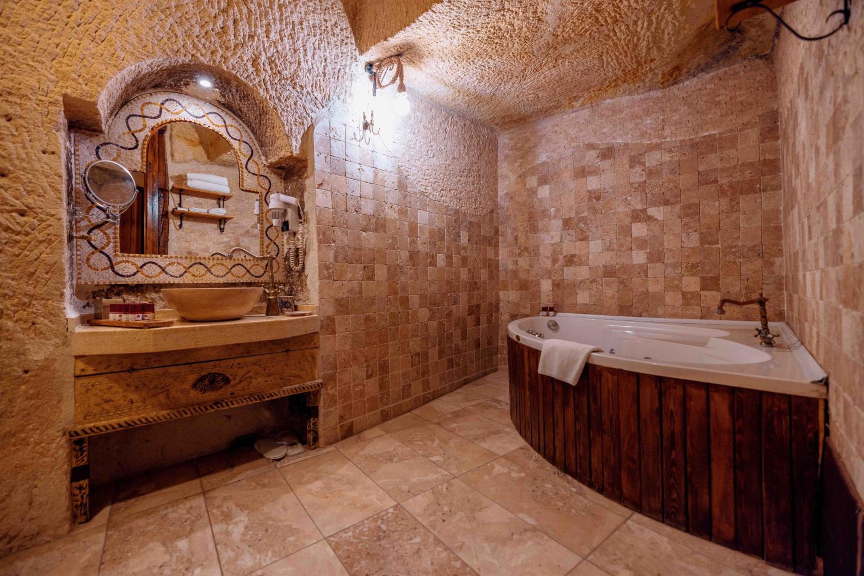 Cave Suite - Photo 12