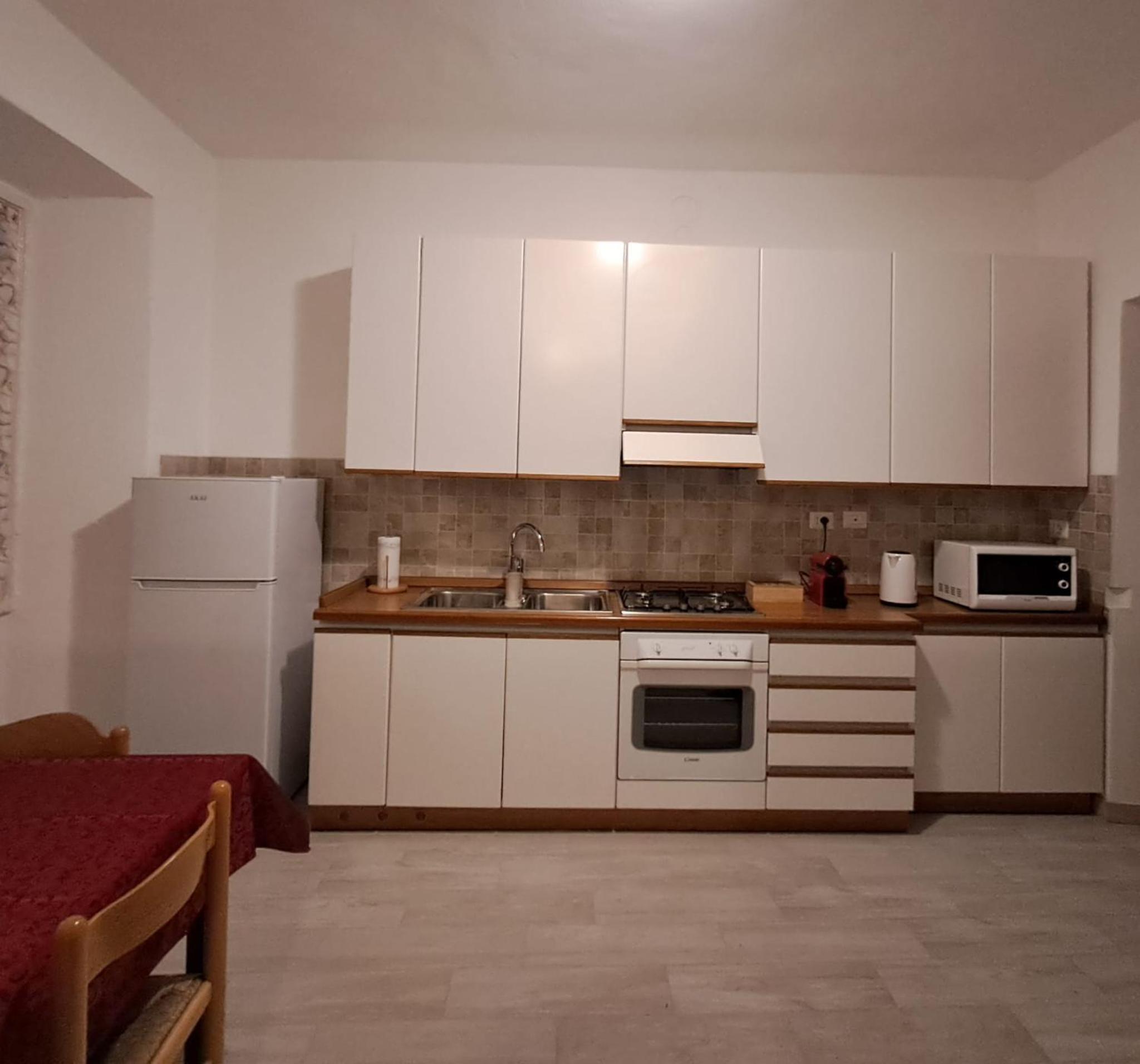 One-Bedroom Apartment photo 2