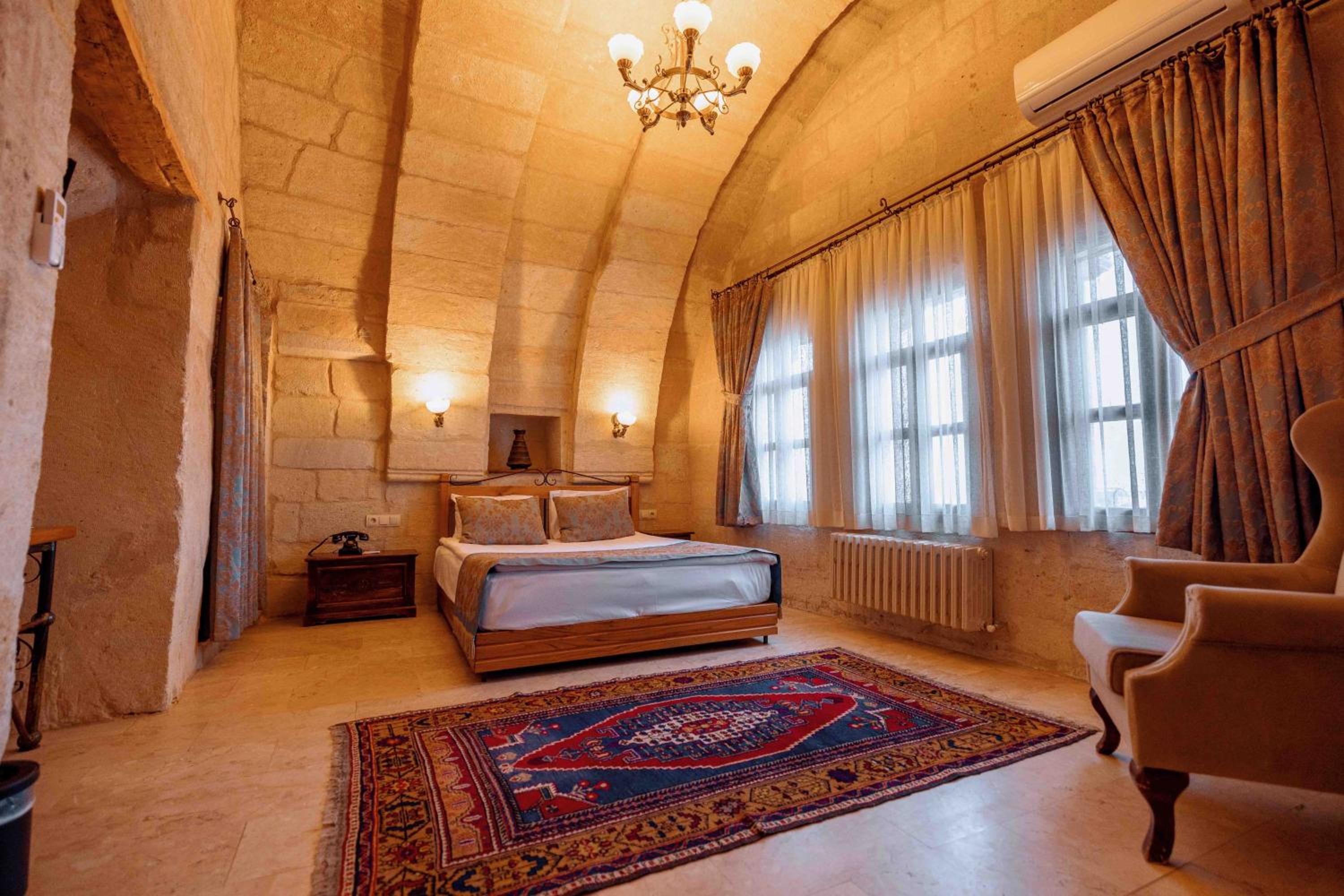 Cave Suite - Photo 11