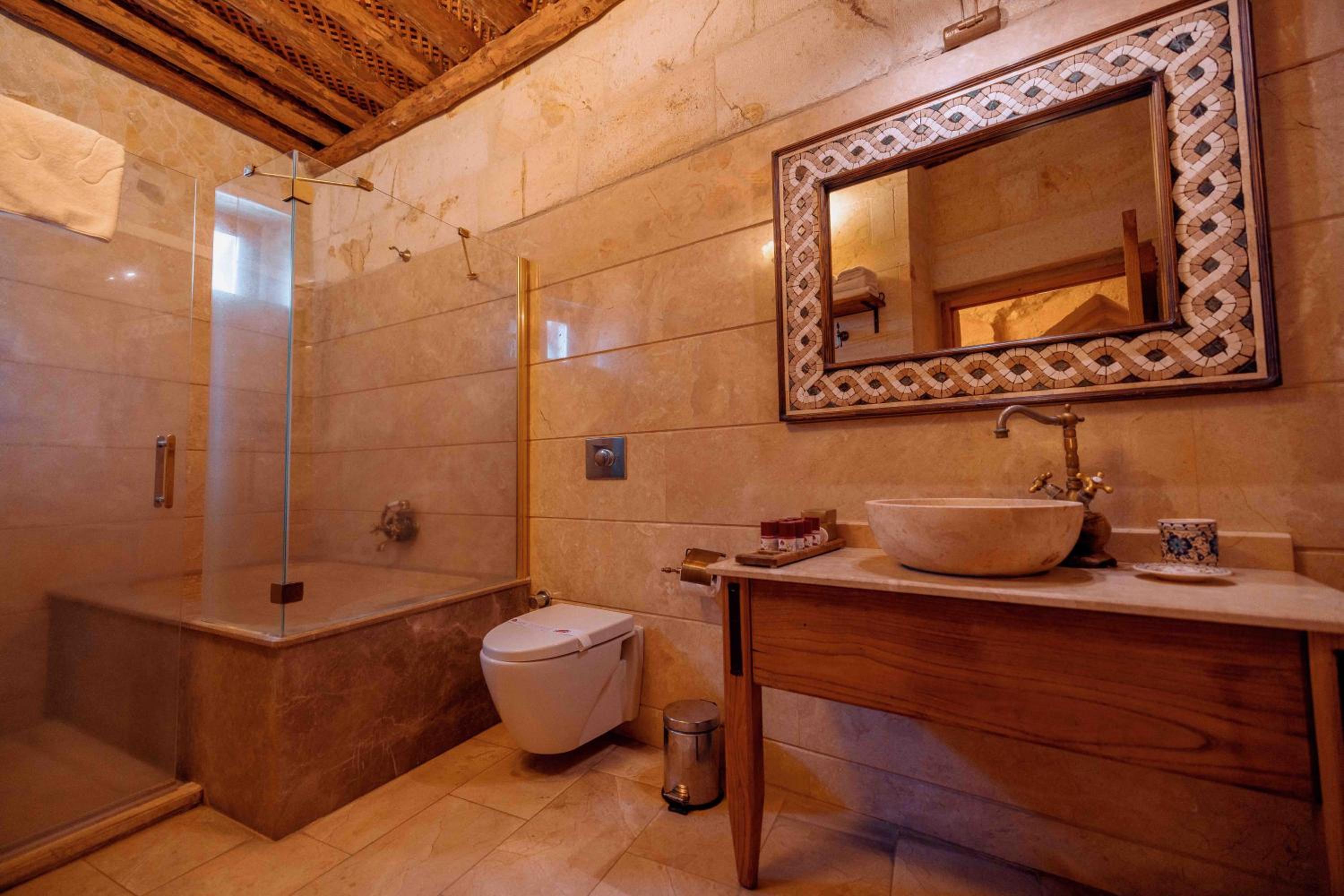 Cave Suite - Photo 10