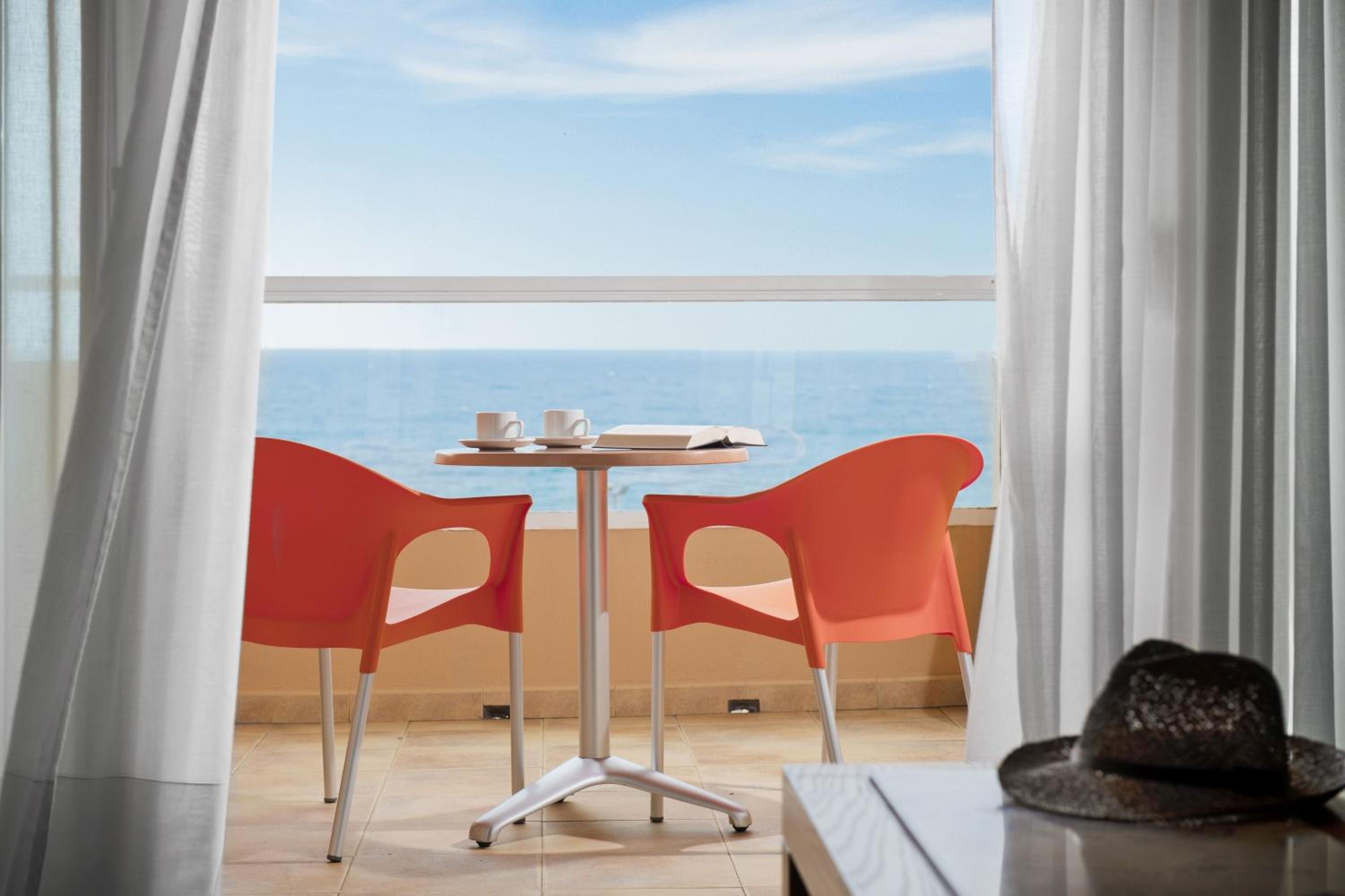 Junior Suite (3 Adults) - Photo 4