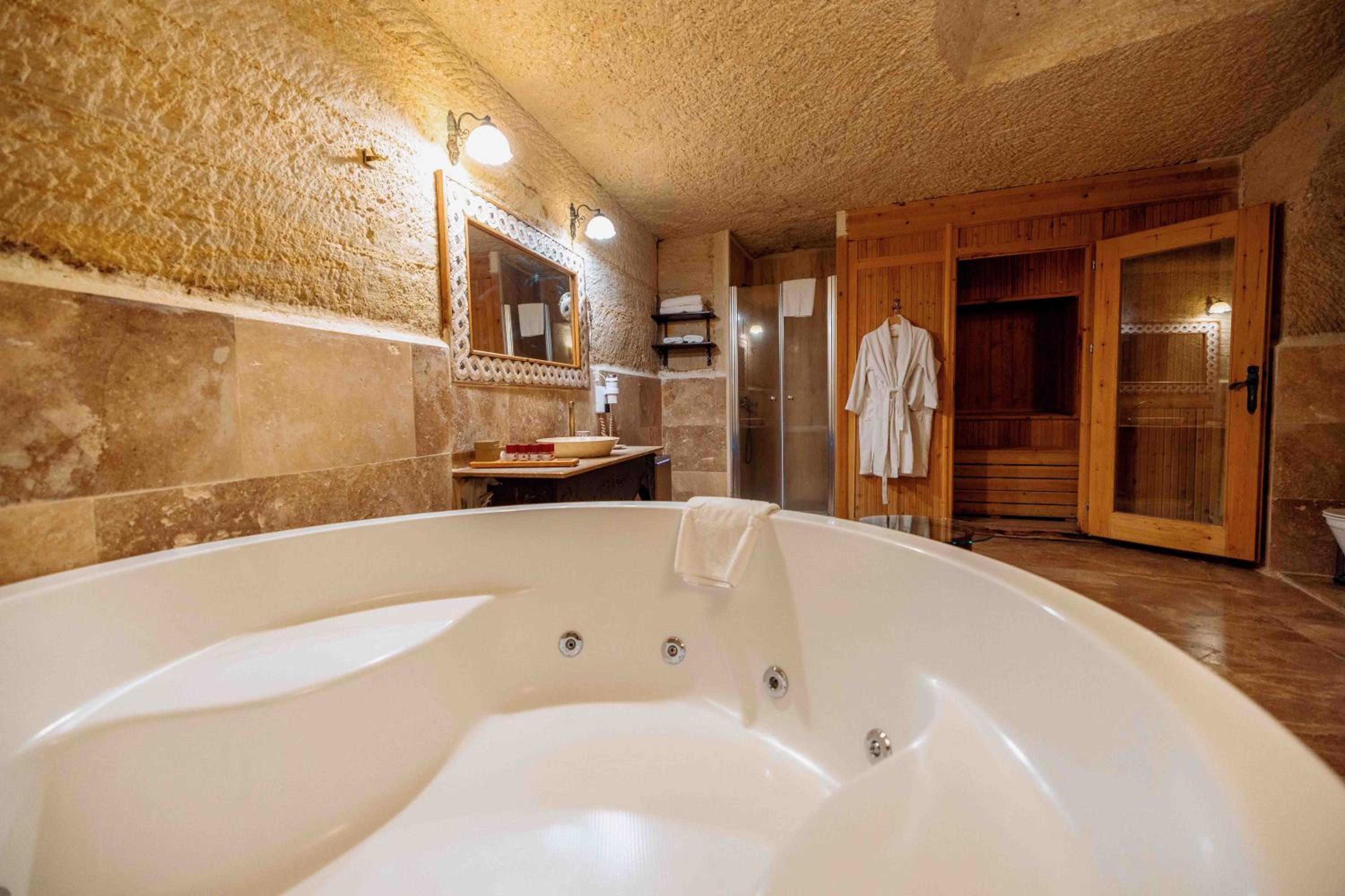 King Suite - Photo 2