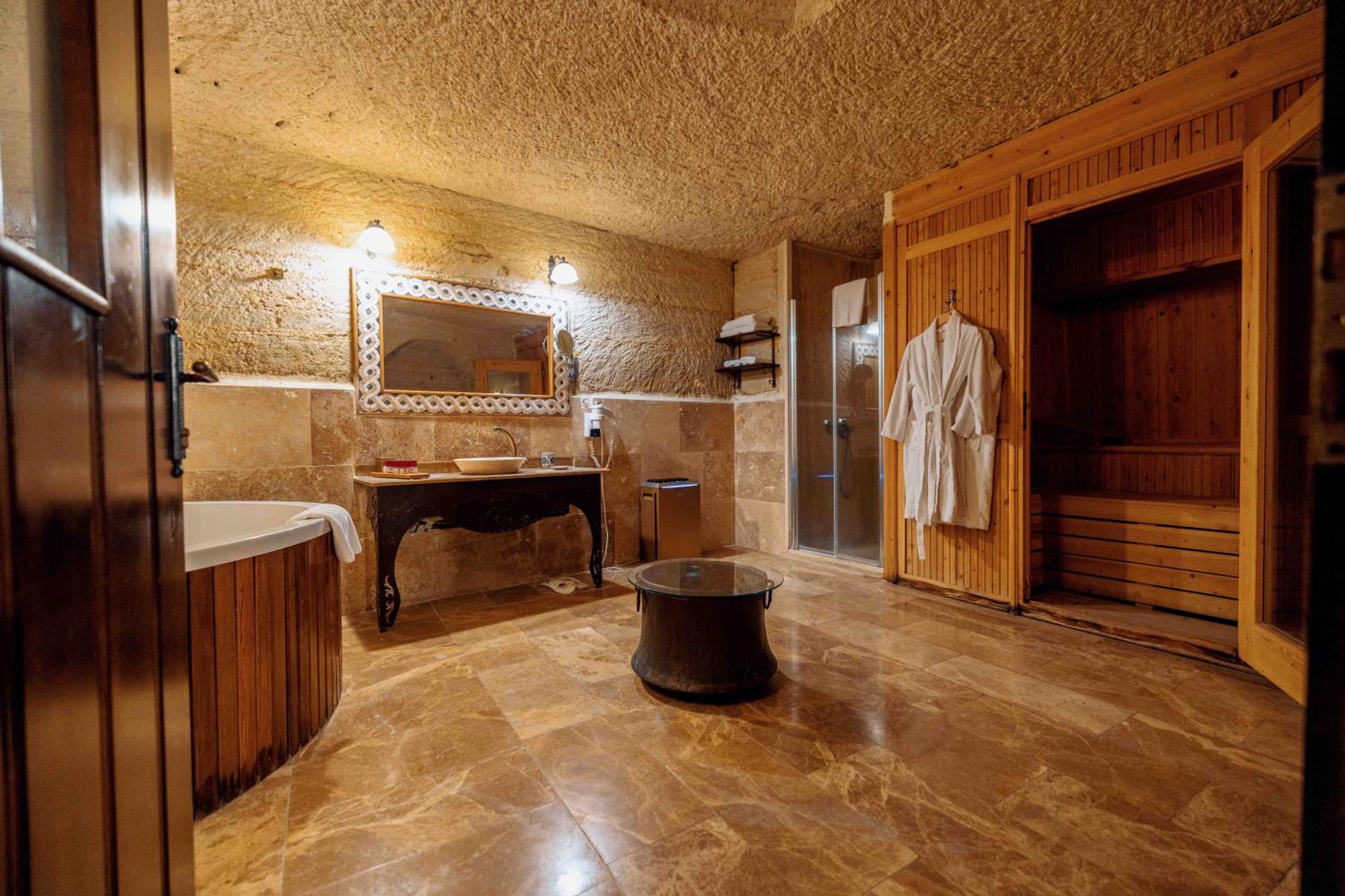 King Suite - Photo 3