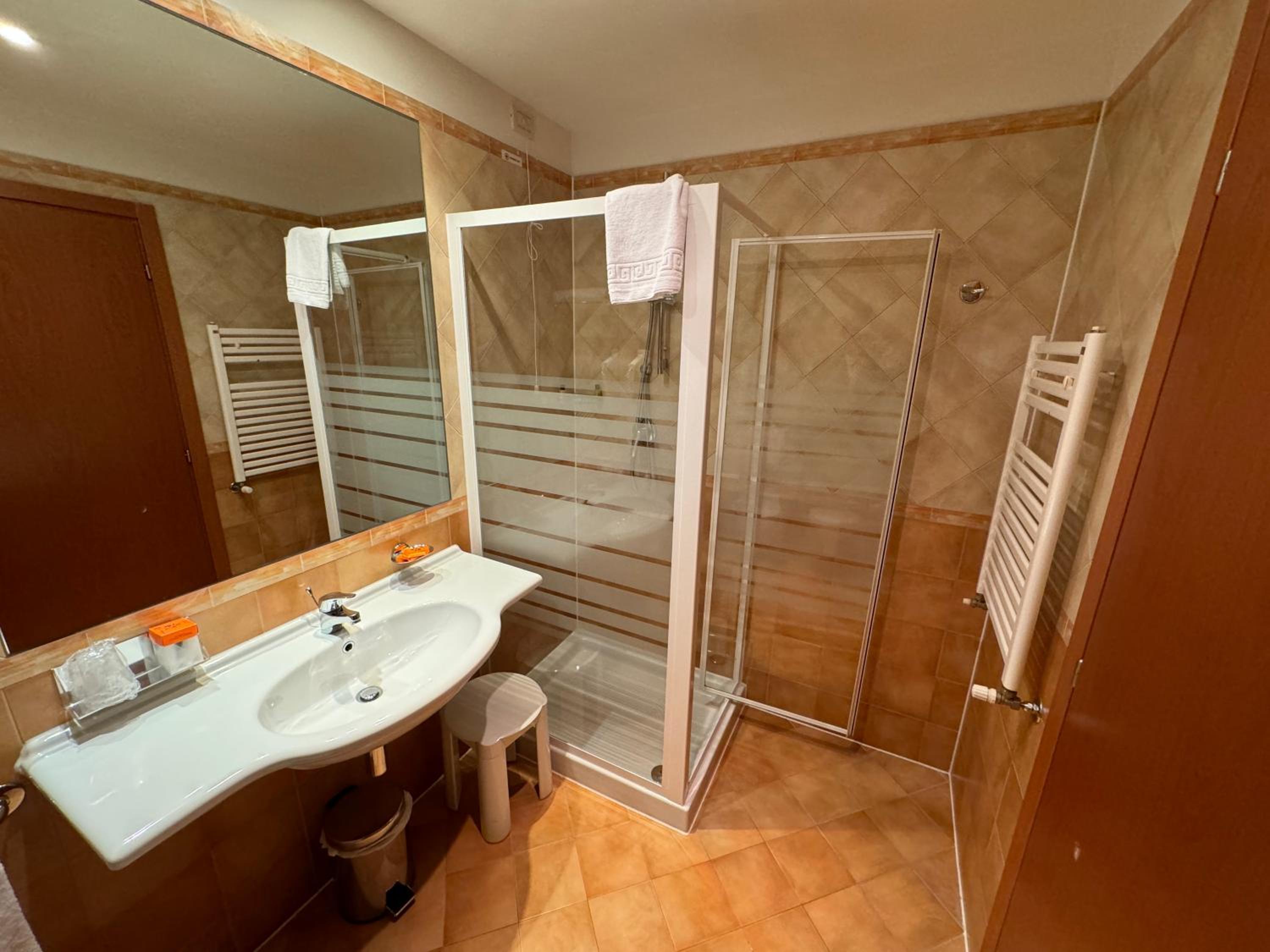 Twin Room - Photo 4