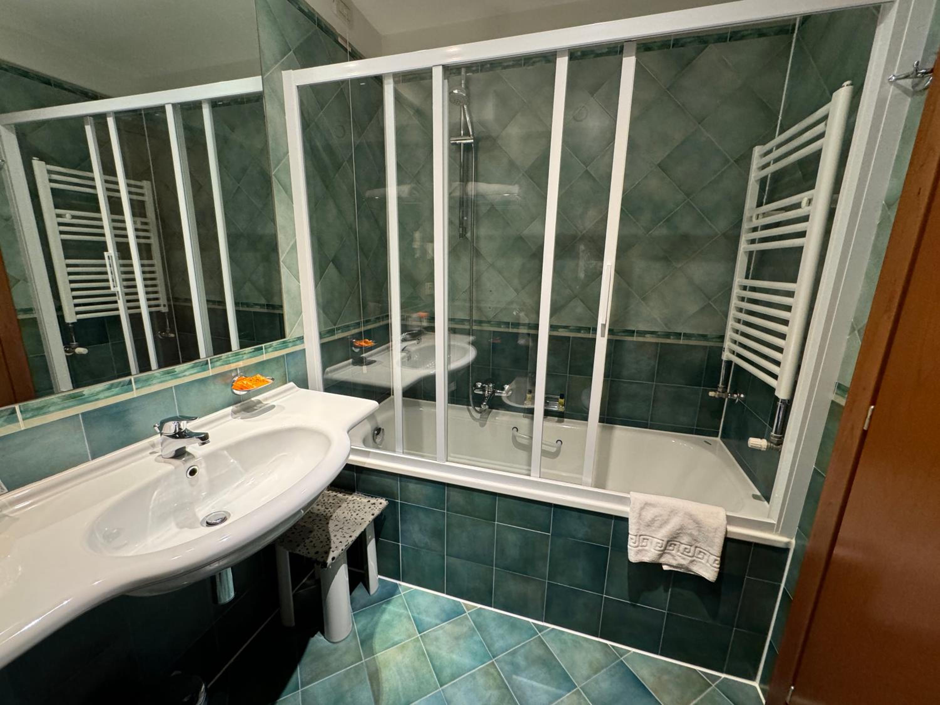 Standard Double Room - Photo 4