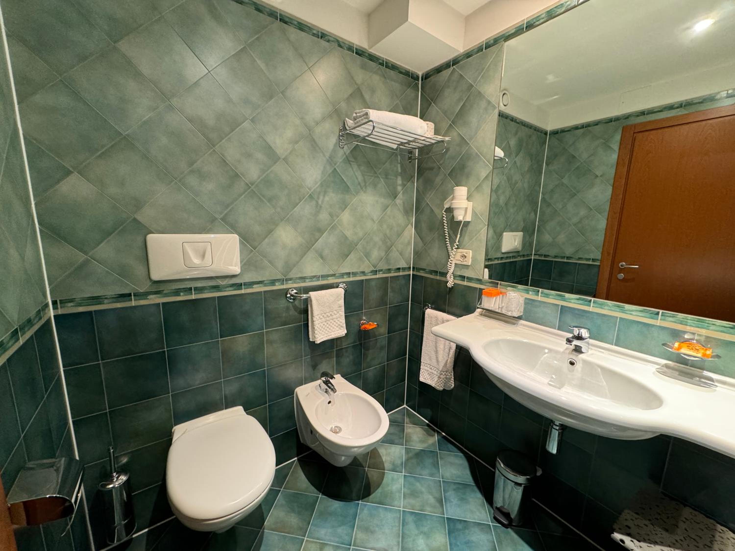 Standard Double Room - Photo 3
