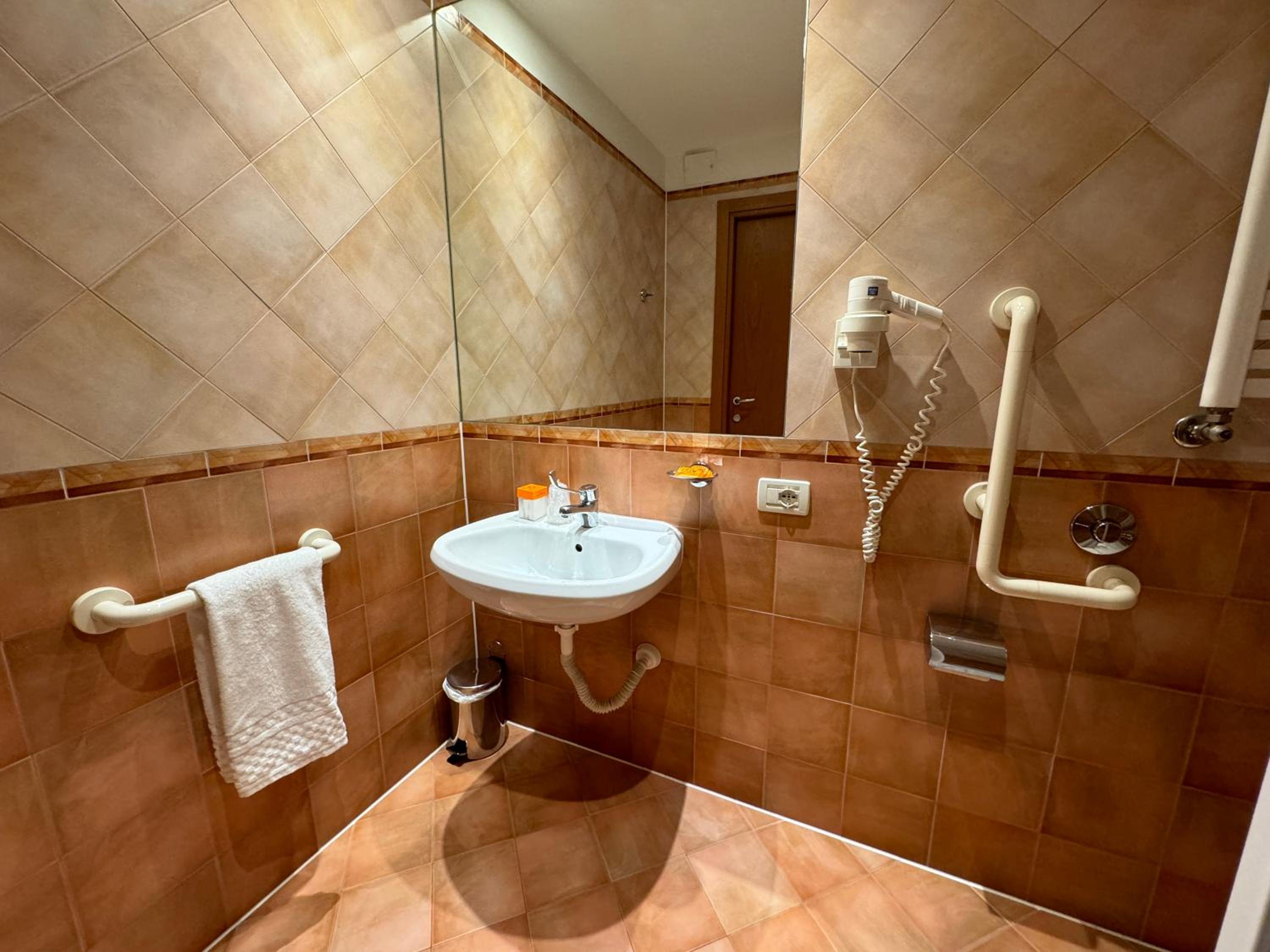 Basic Triple Room - Photo 3