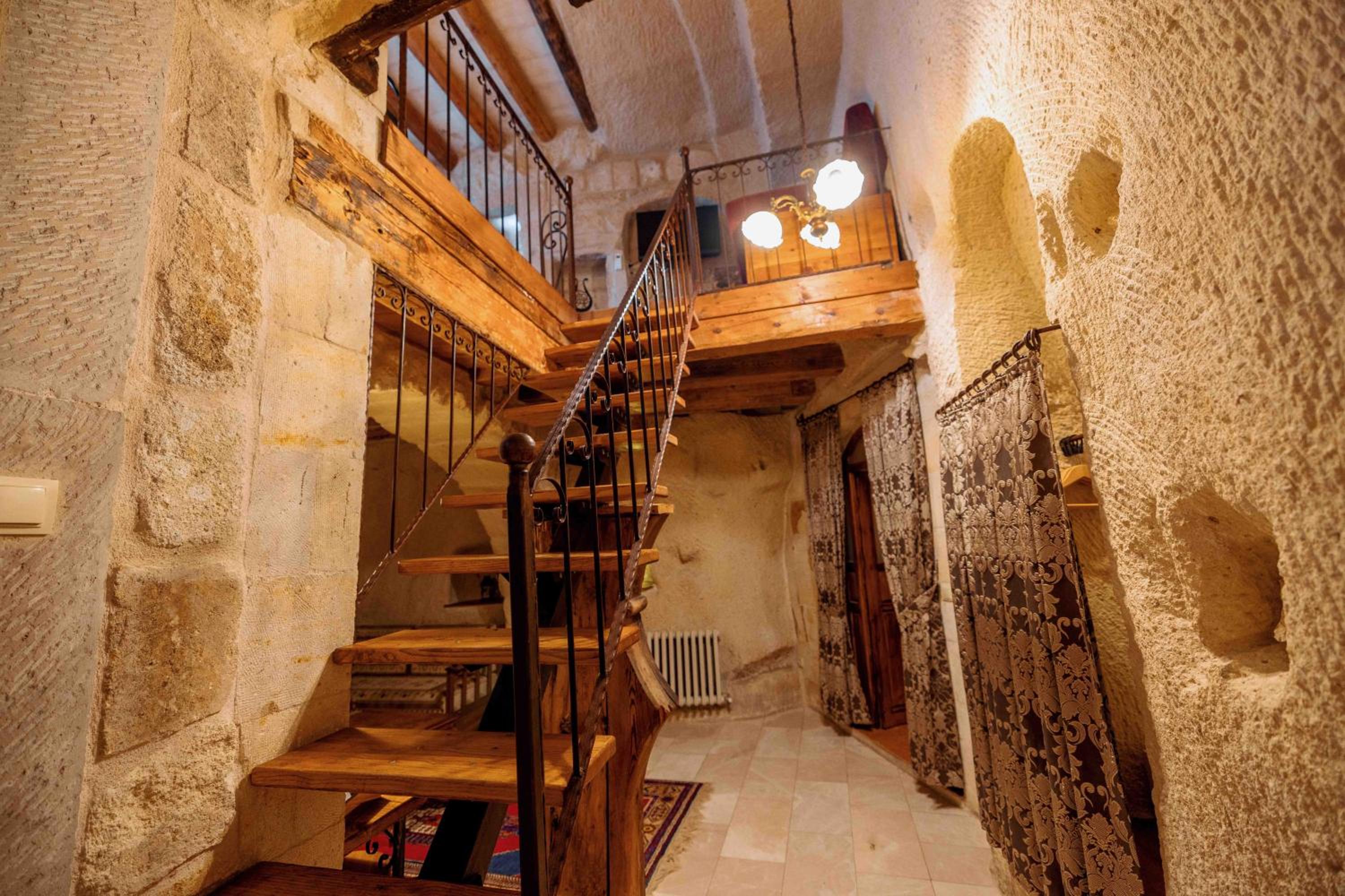 Grand Stone Suite - Photo 9