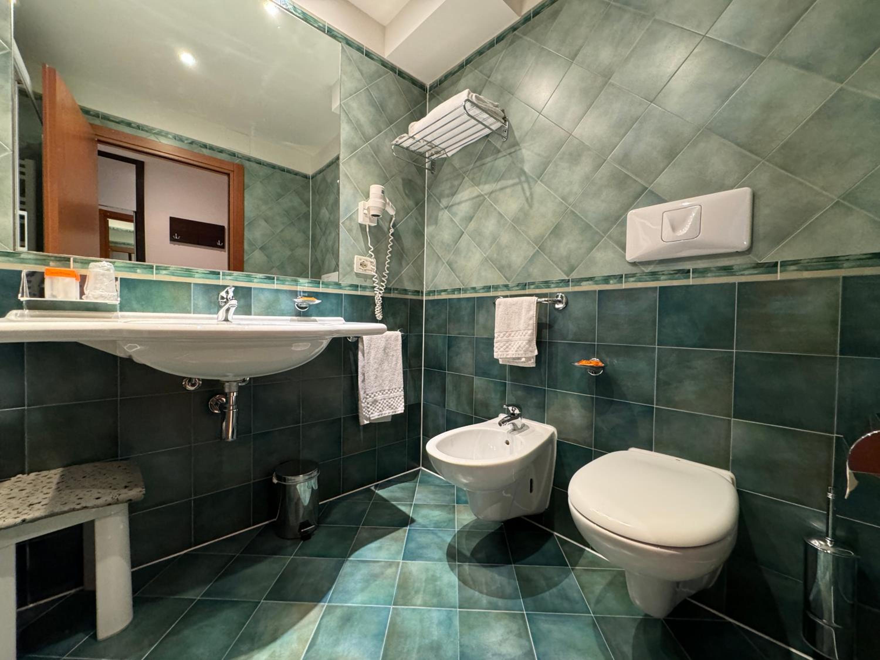 Classic Triple Room - Photo 3