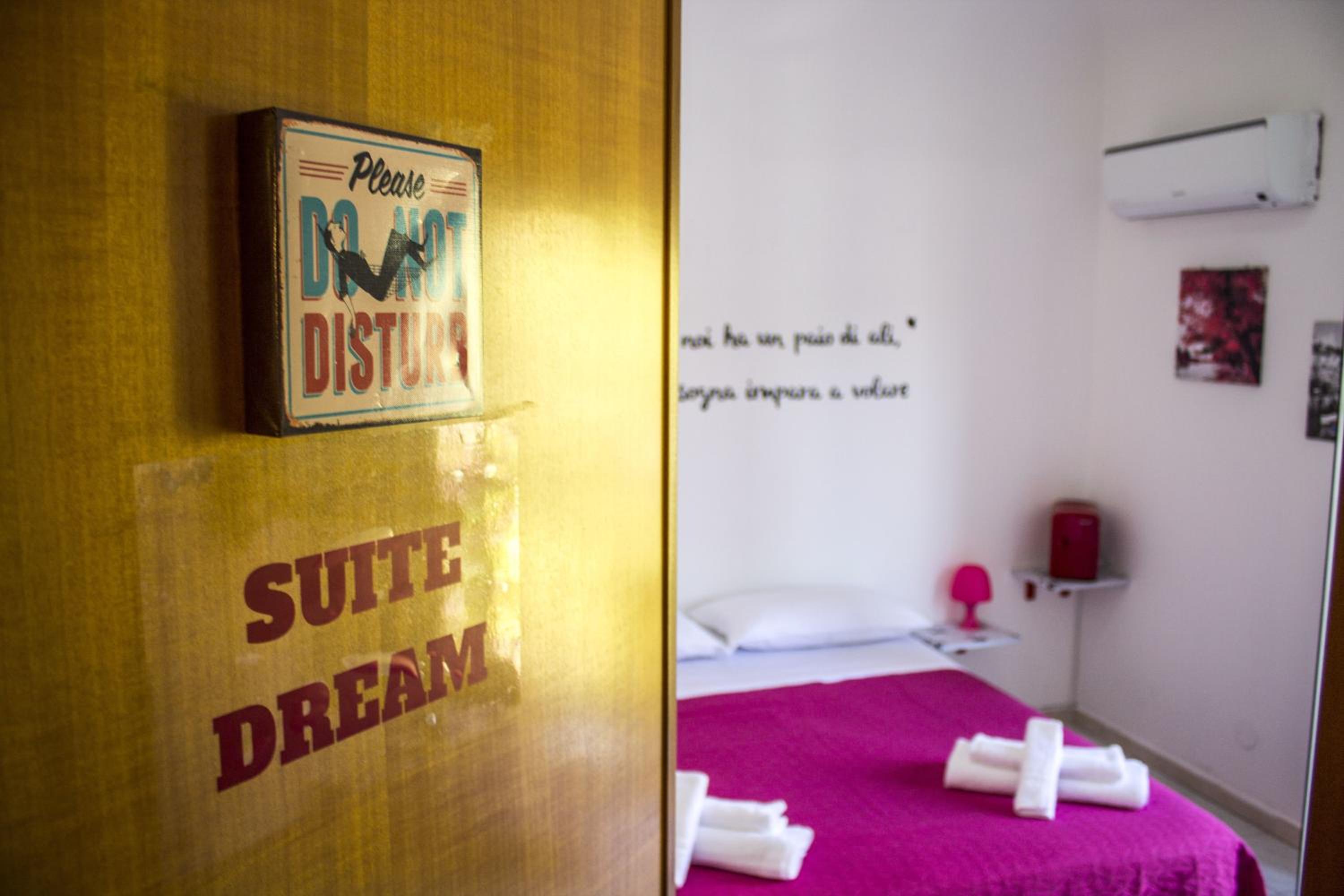 Suite with City View - Photo 3