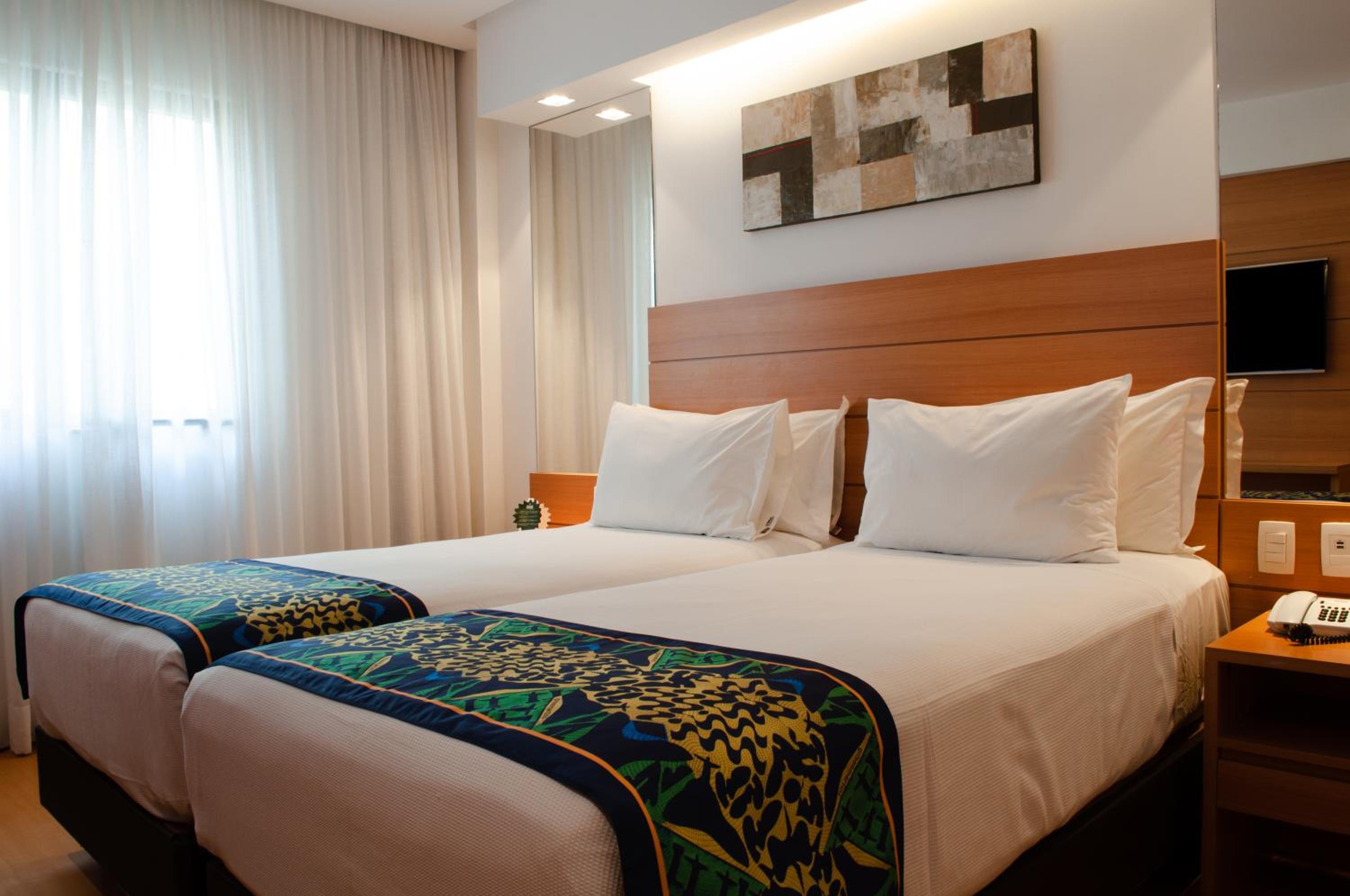 Standard Twin Room thumbnail 5