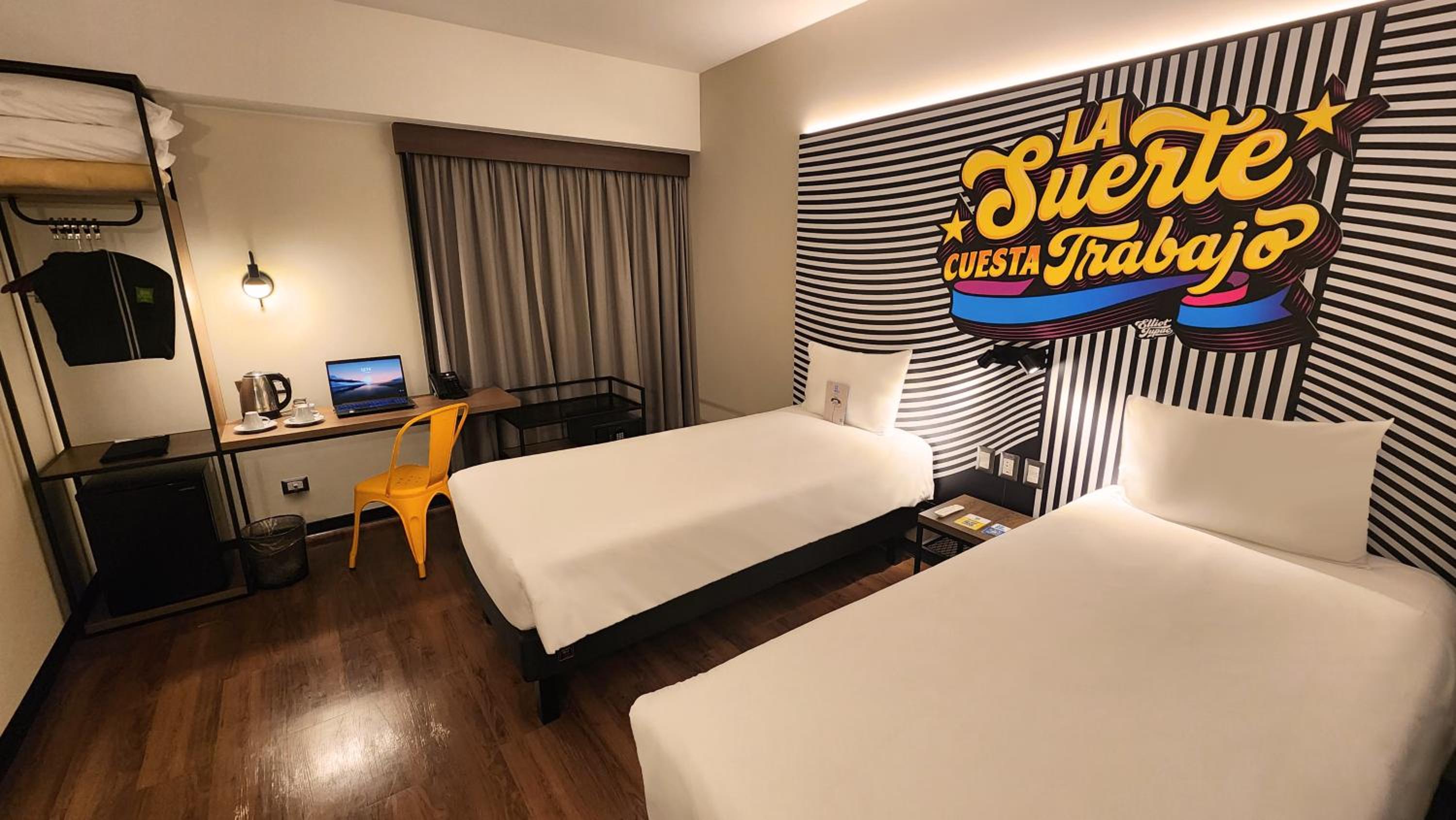 Standard Twin Room - Photo 3