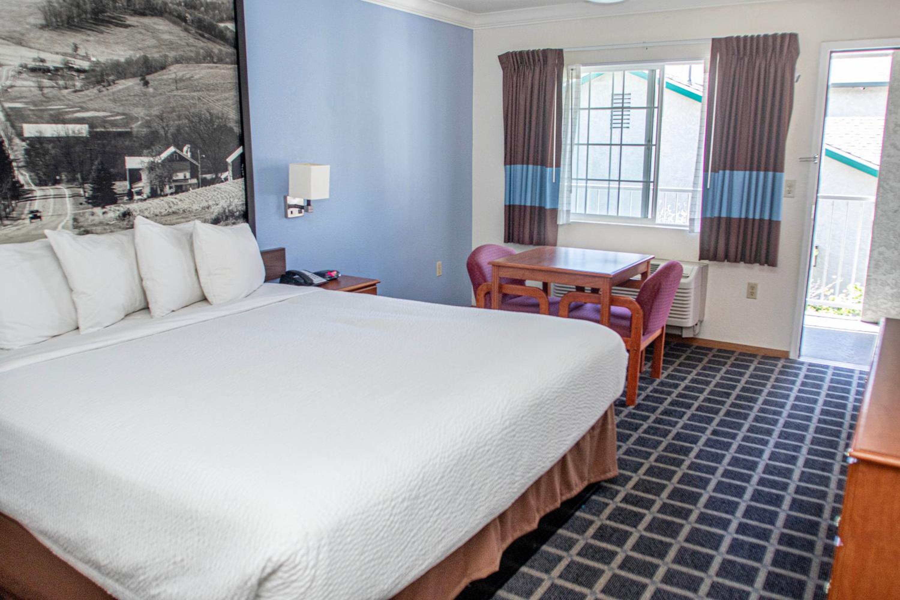 King Room - Non-Smoking photo 2