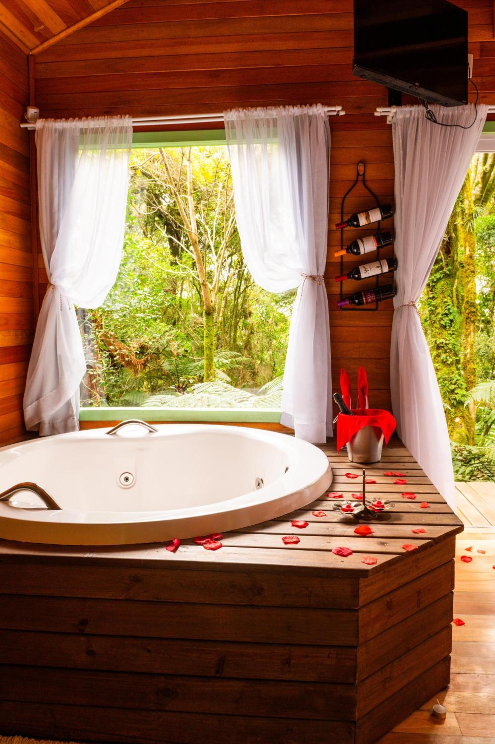 Superior Chalet with Spa Bath - Photo 14