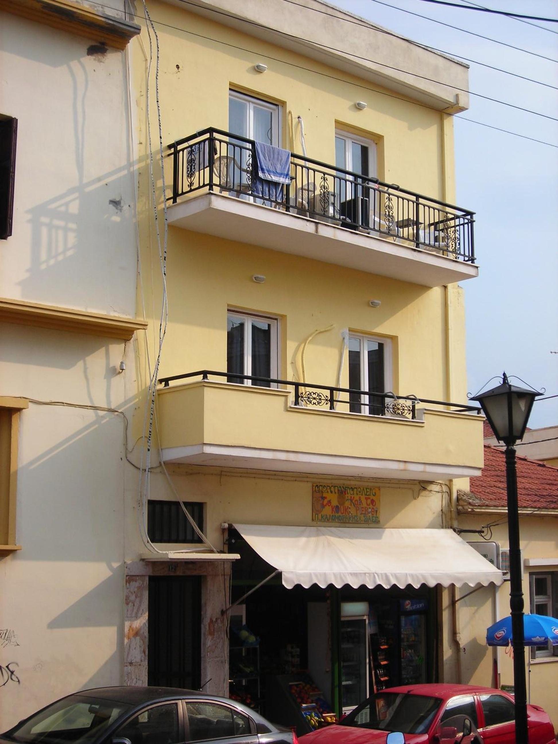 Double Room with Balcony - Photo 11