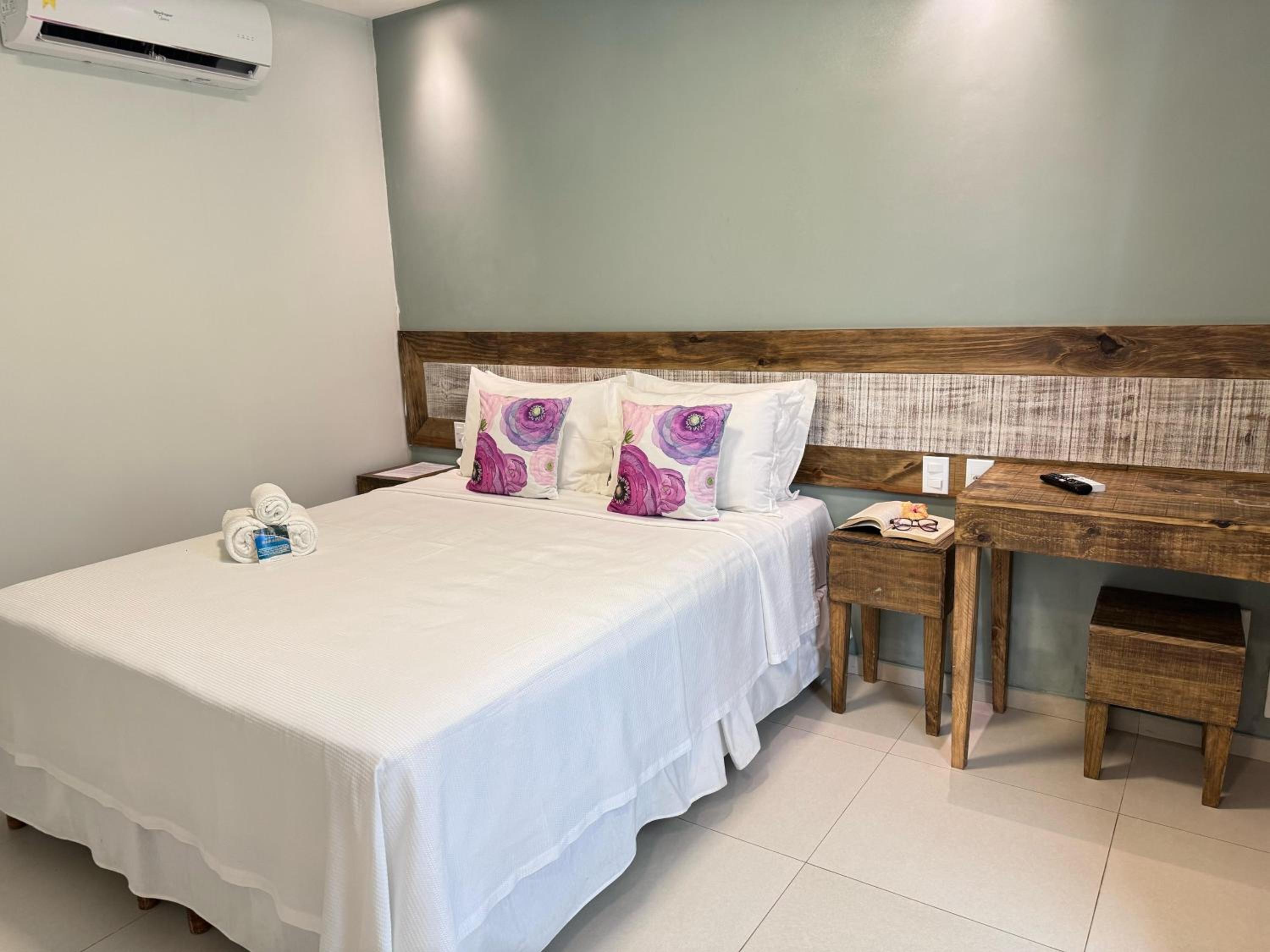 Queen Room with Pool View - Photo 1
