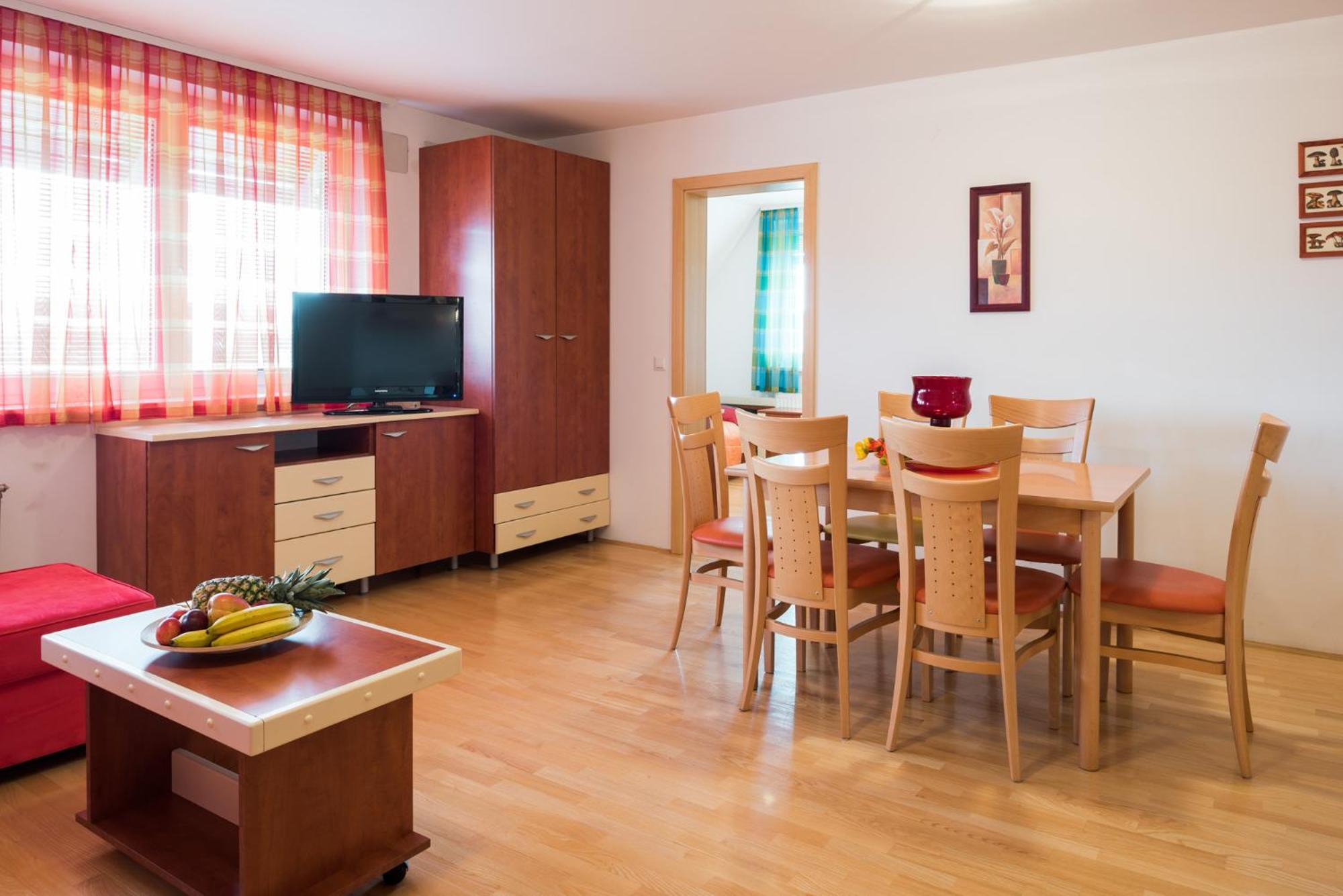 Apartment (4 Adults) photo 2
