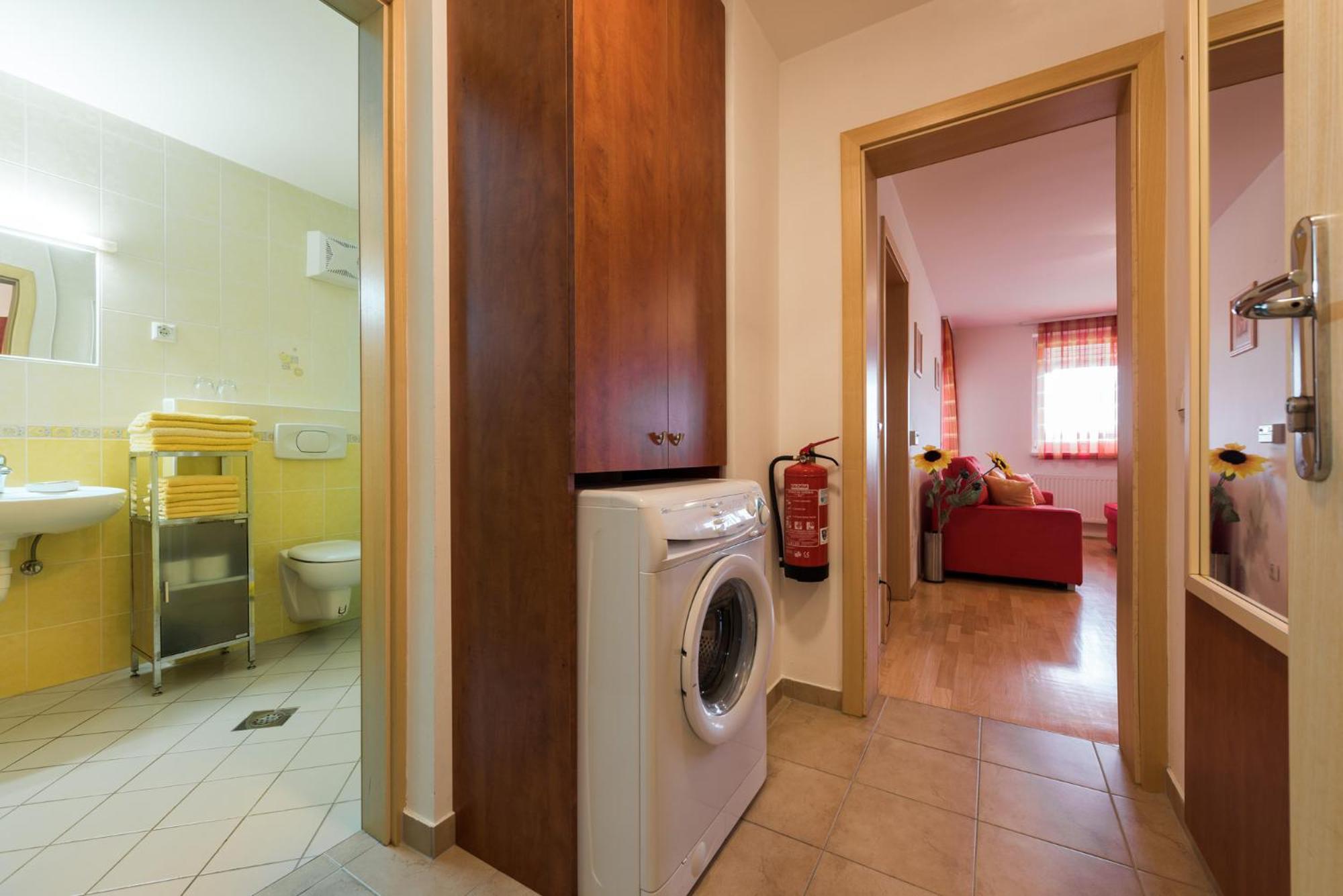Apartment (4 Adults) photo 3