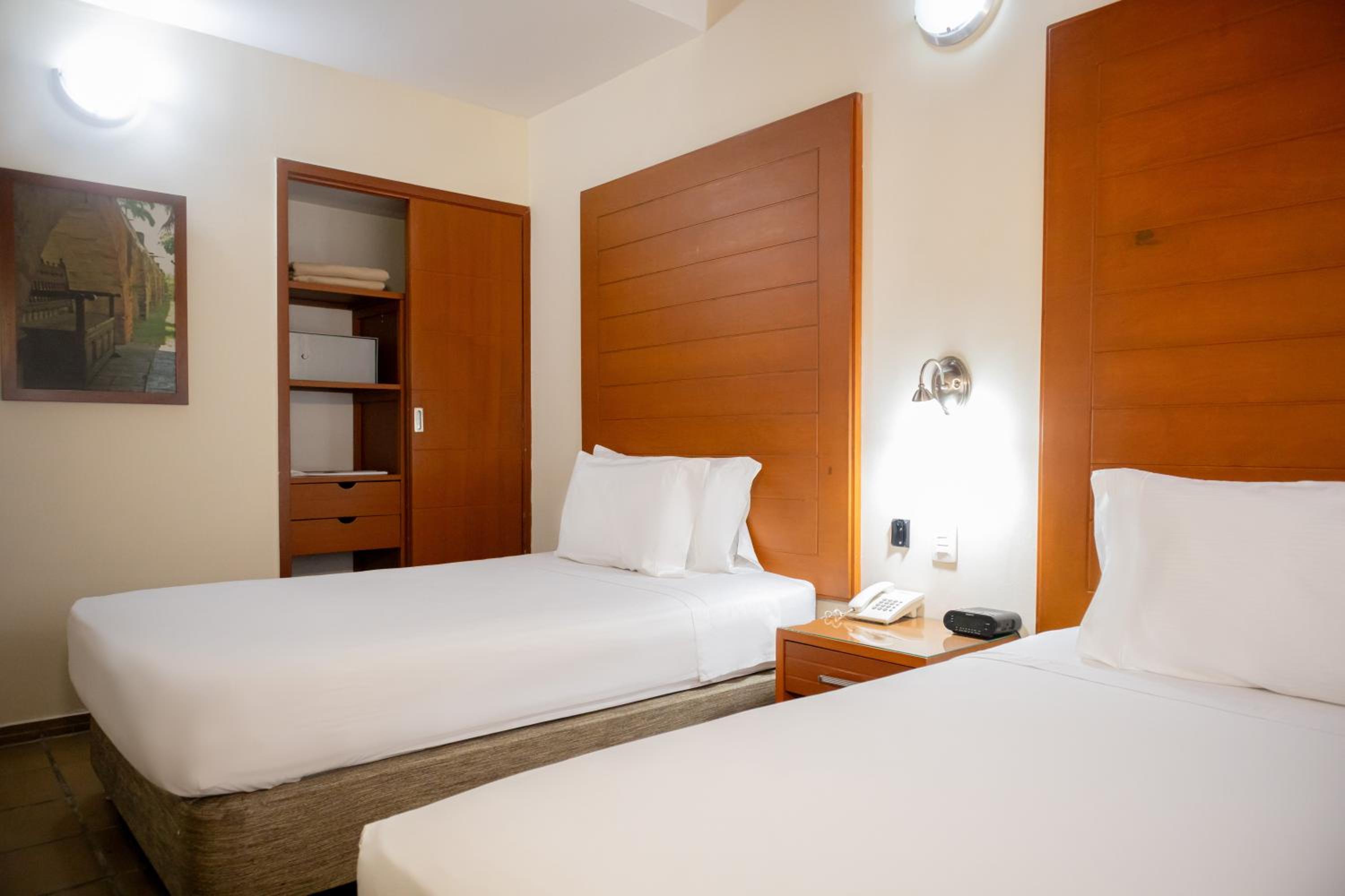Twin Junior Suite - Non-Smoking - Photo 2