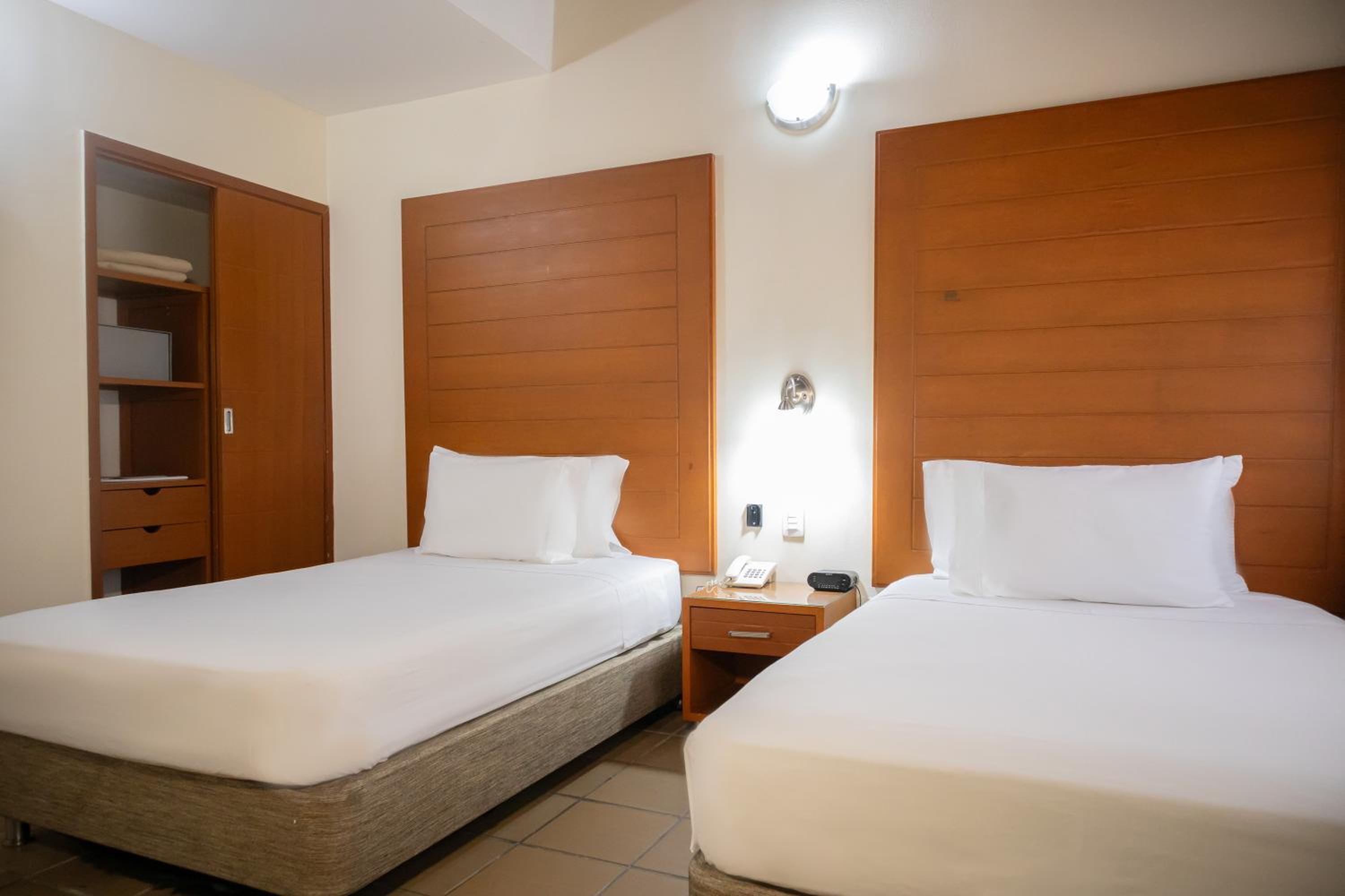 Twin Junior Suite - Non-Smoking - Photo 1