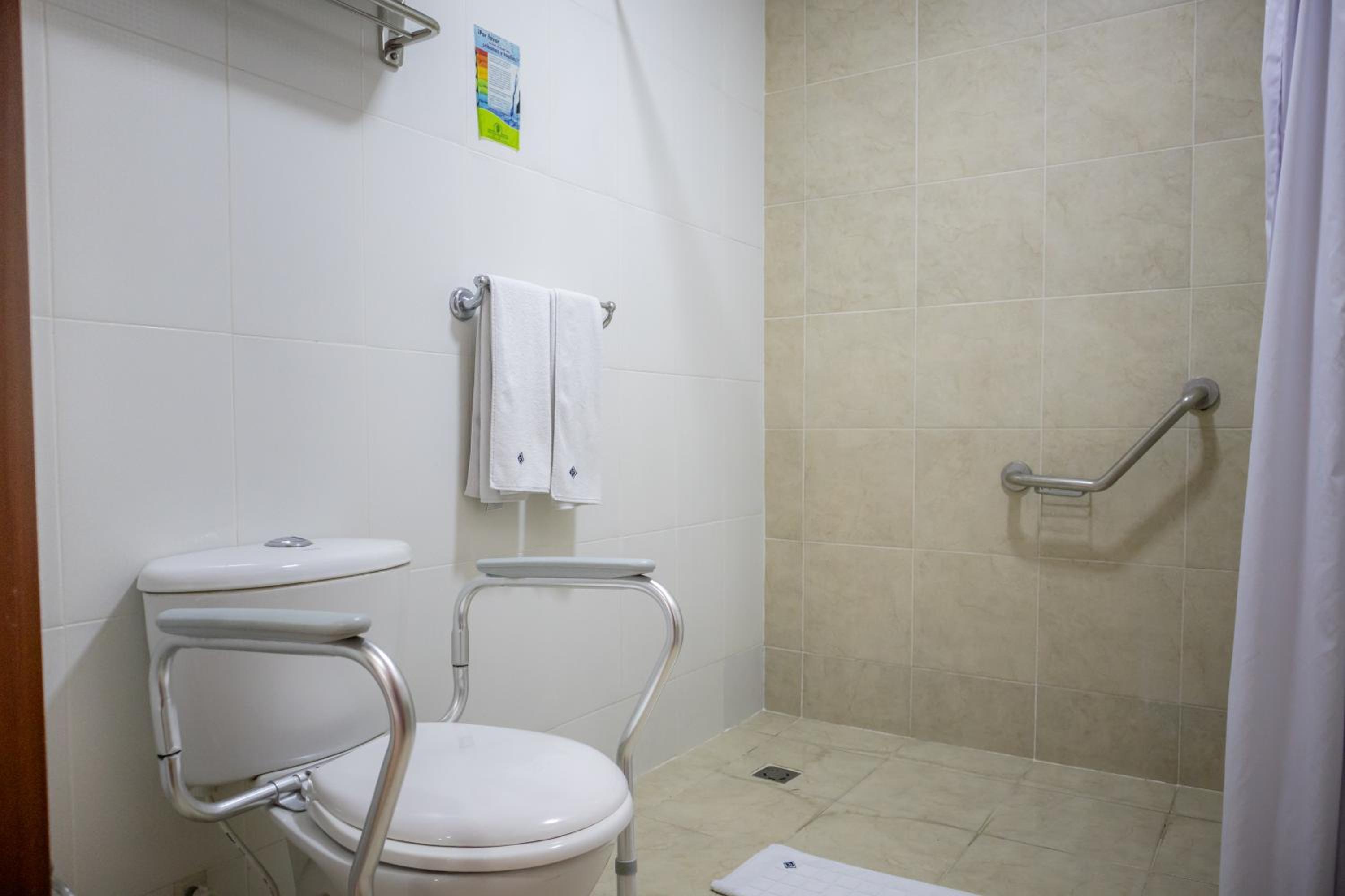 Twin Junior Suite - Non-Smoking - Photo 3