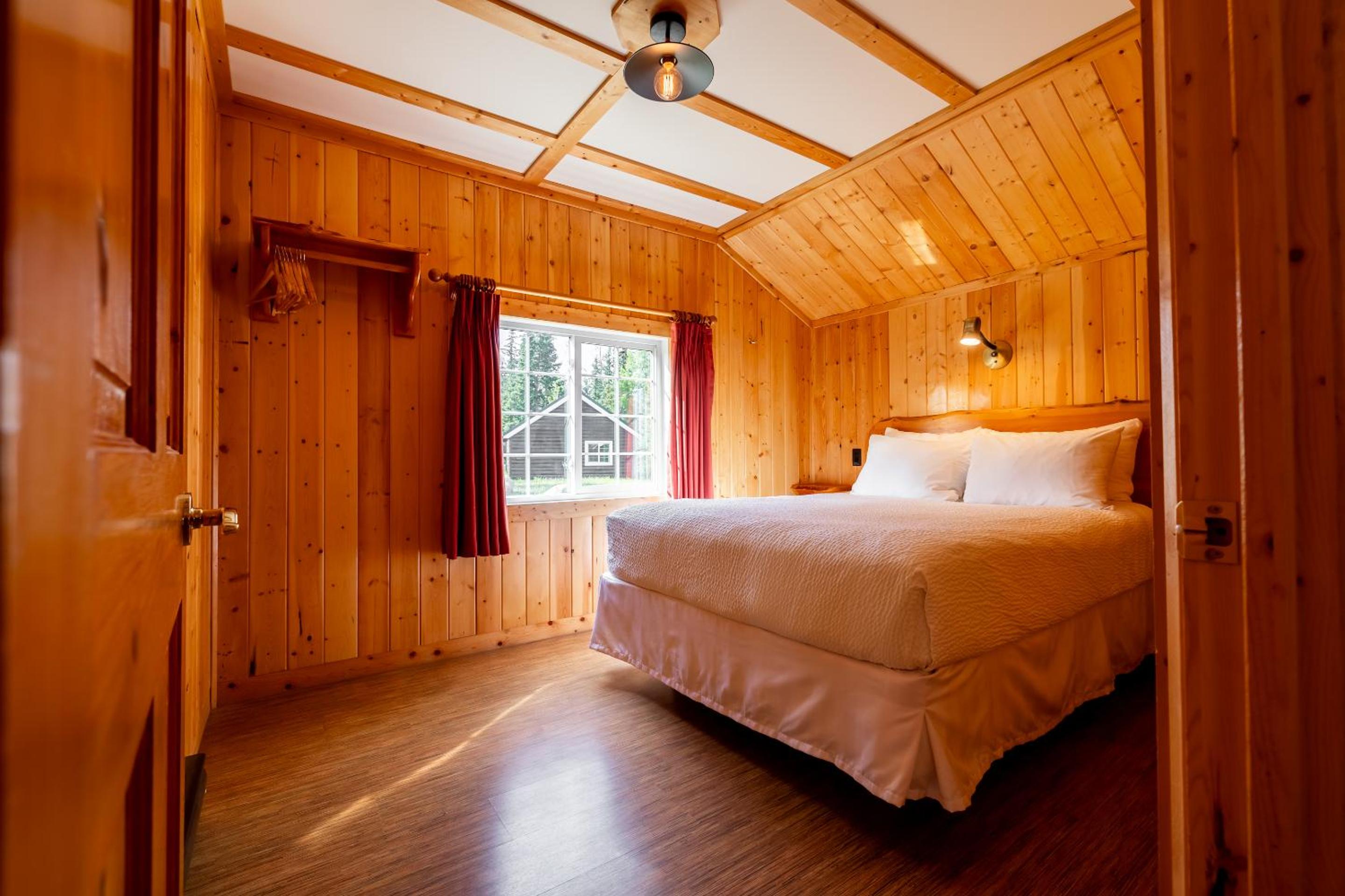 East Cabin photo 2