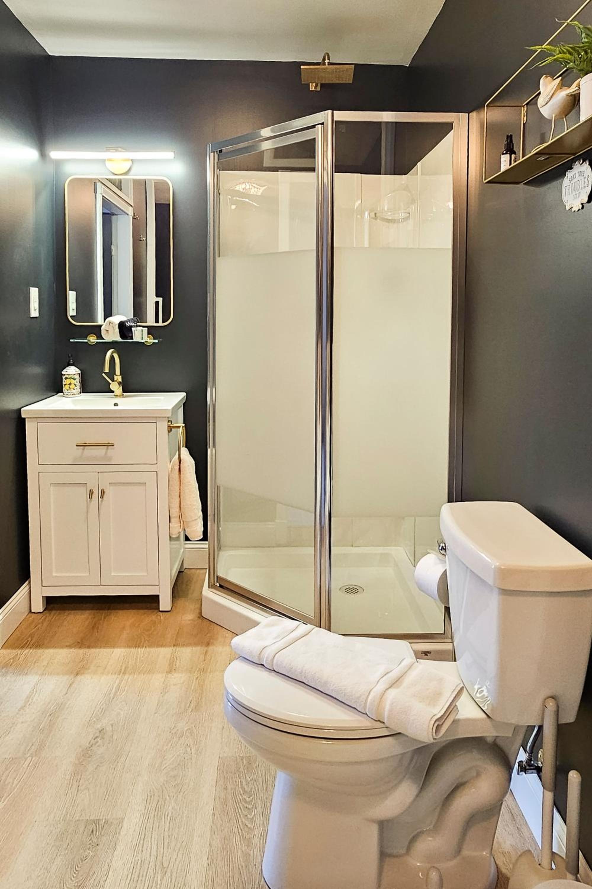 Queen Suite with Spa Bath - Photo 4