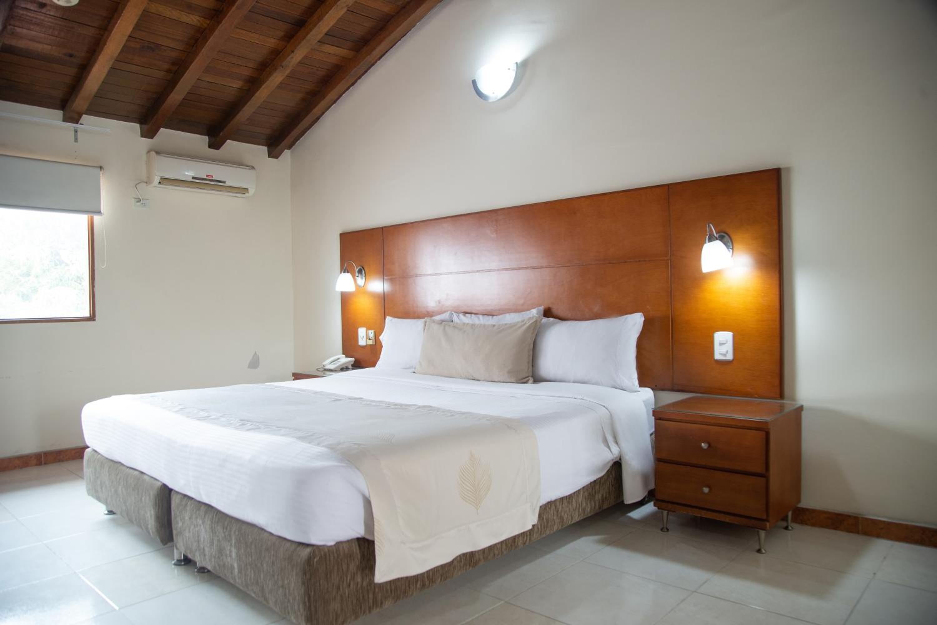 King Executive Room - Non-Smoking - Photo 1