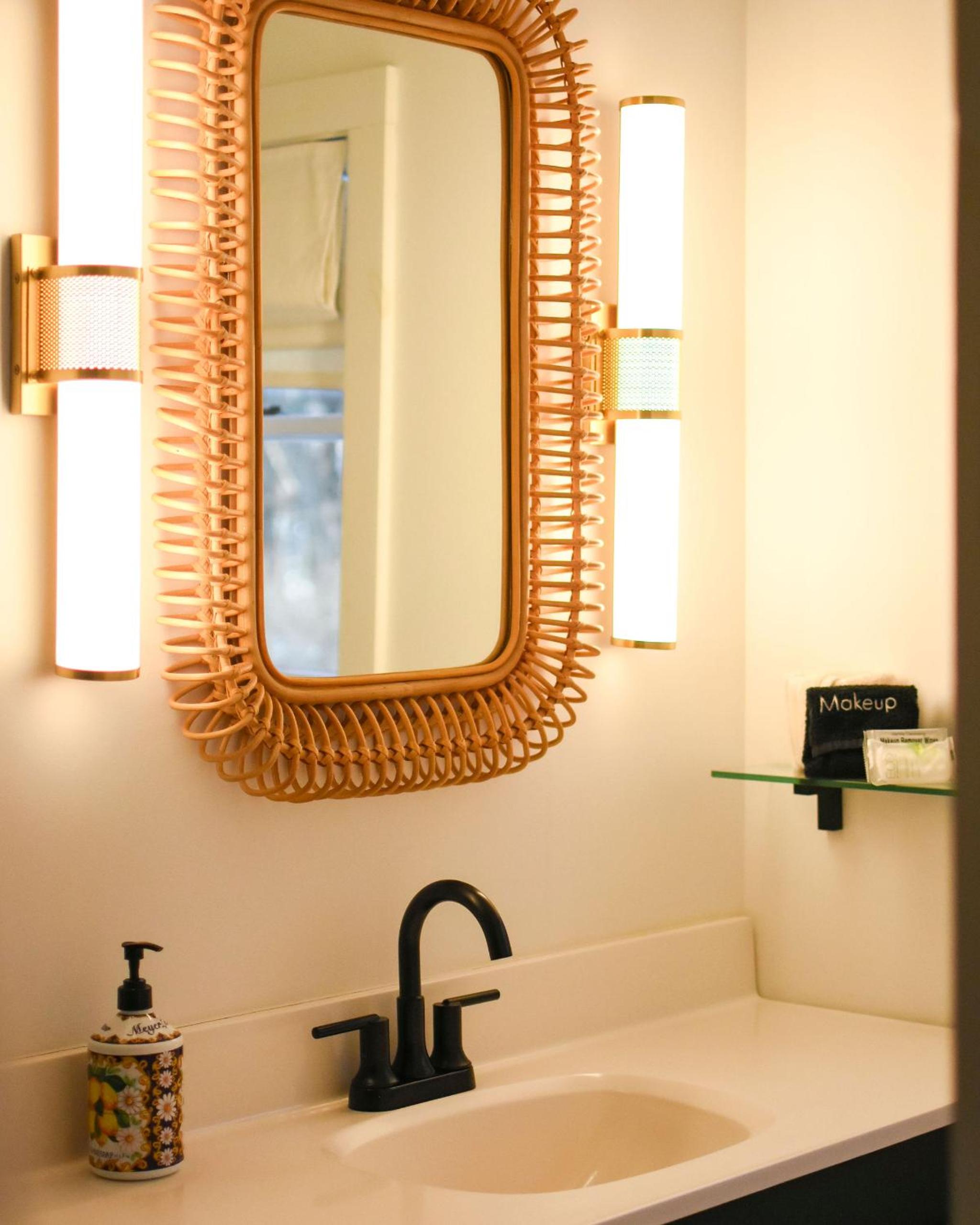 One-Bedroom Suite - Photo 16