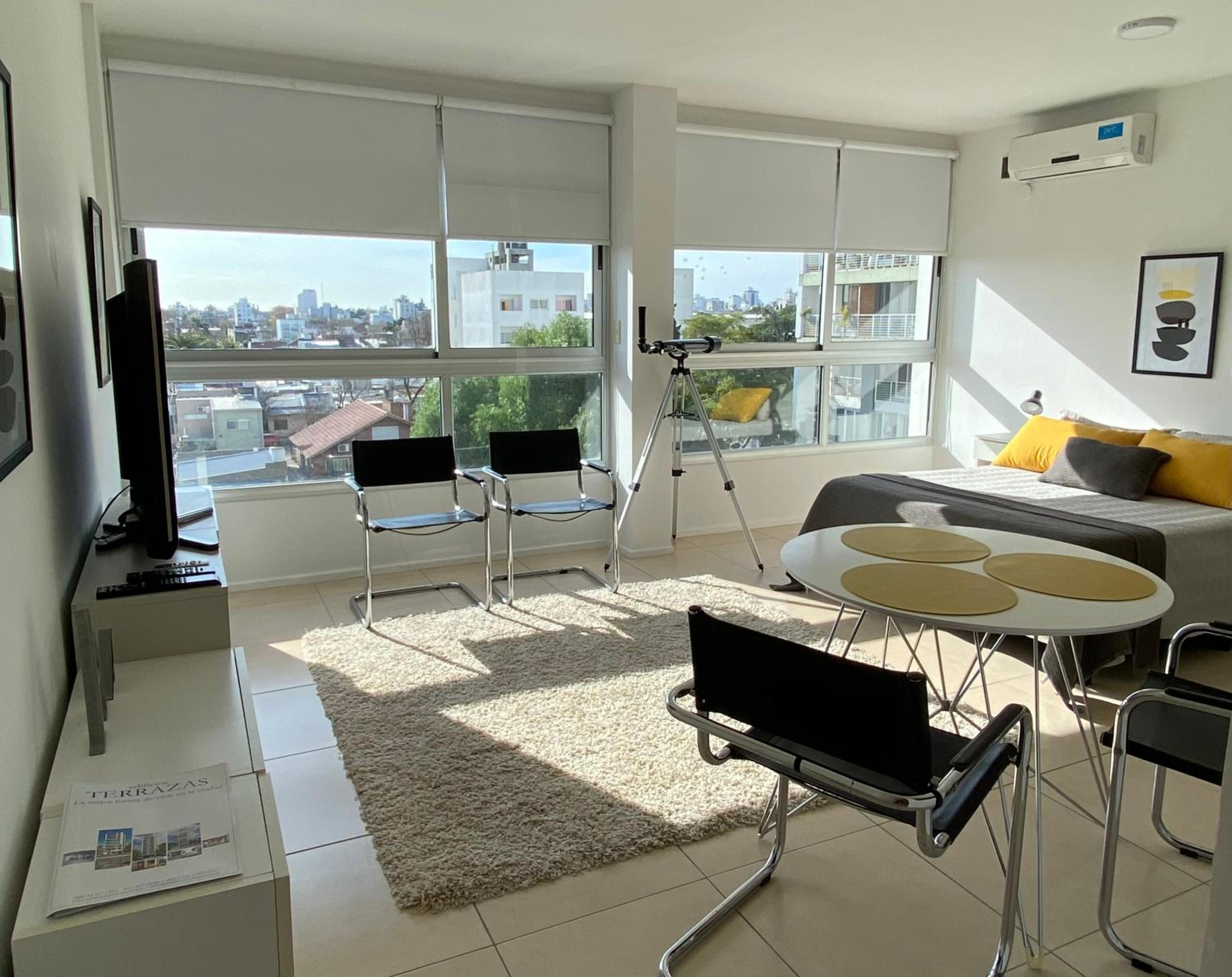 One-Bedroom Apartment photo 1